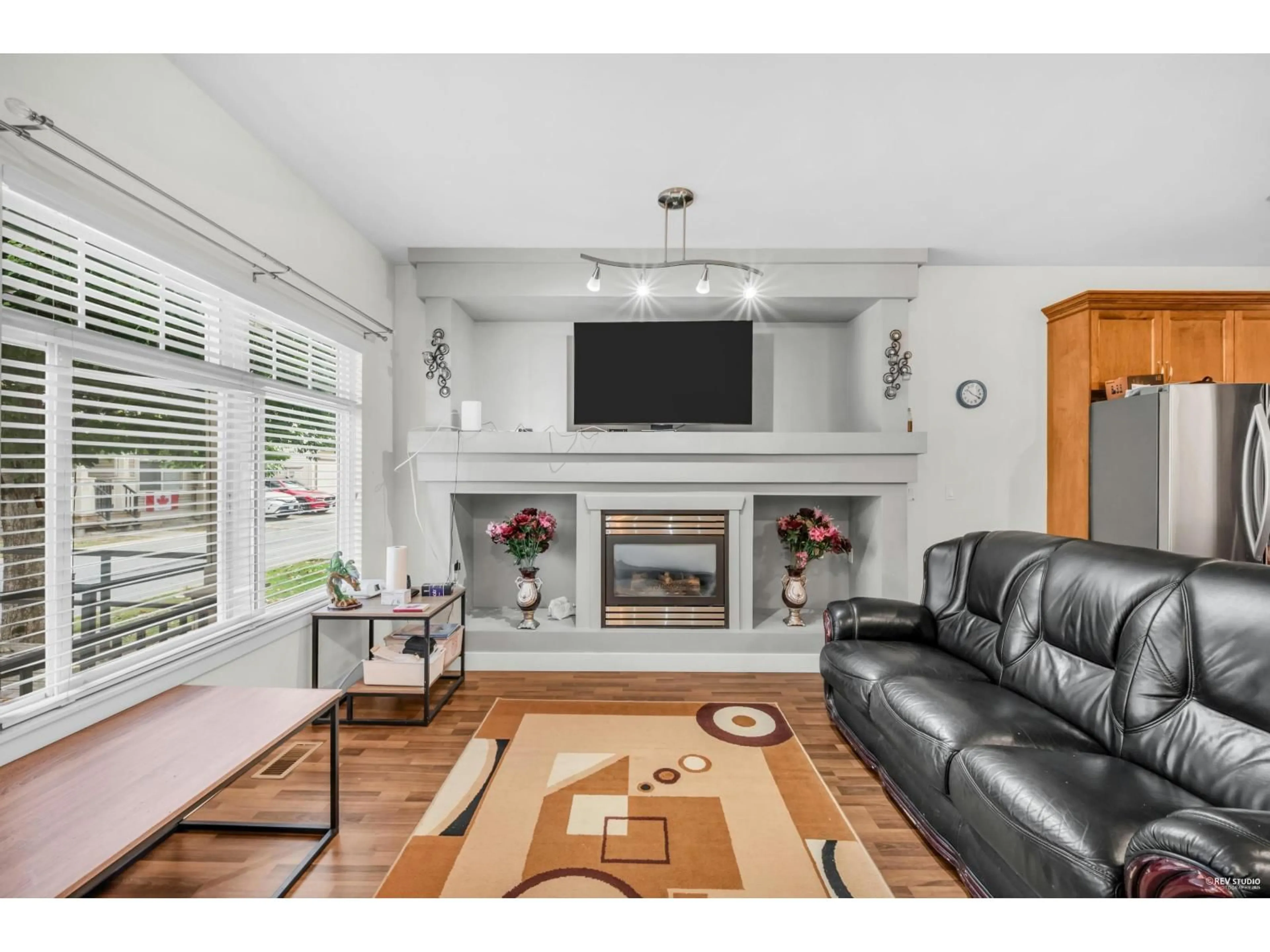 Living room with furniture, unknown for 35 - 6195 168 STREET, Surrey British Columbia V3S3X9