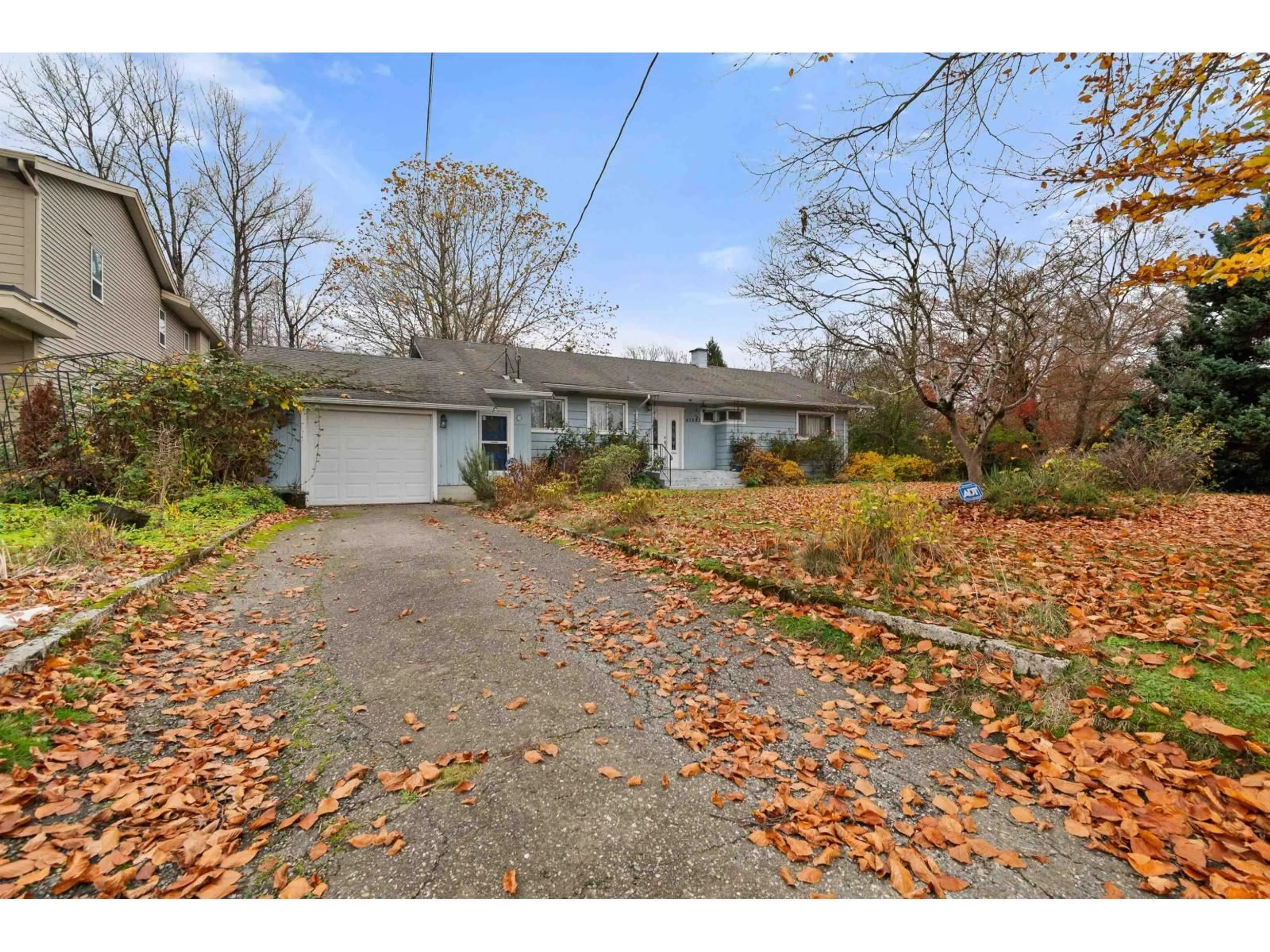 A pic from outside/outdoor area/front of a property/back of a property/a pic from drone, street for 45883 BERKELEY AVENUE, Chilliwack British Columbia V2P3N1