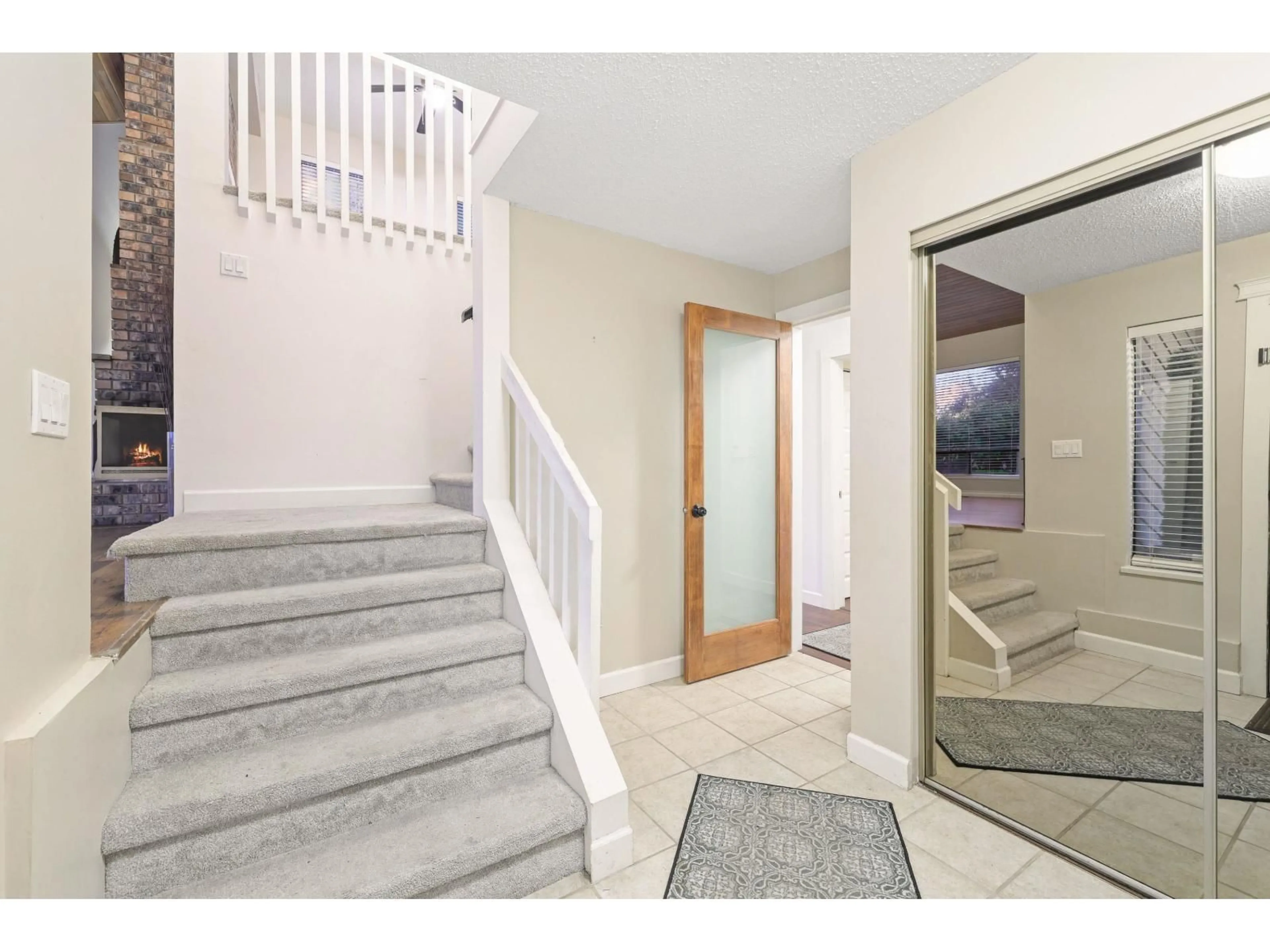 Indoor entryway for 6245 152A STREET, Surrey British Columbia V3S5X5