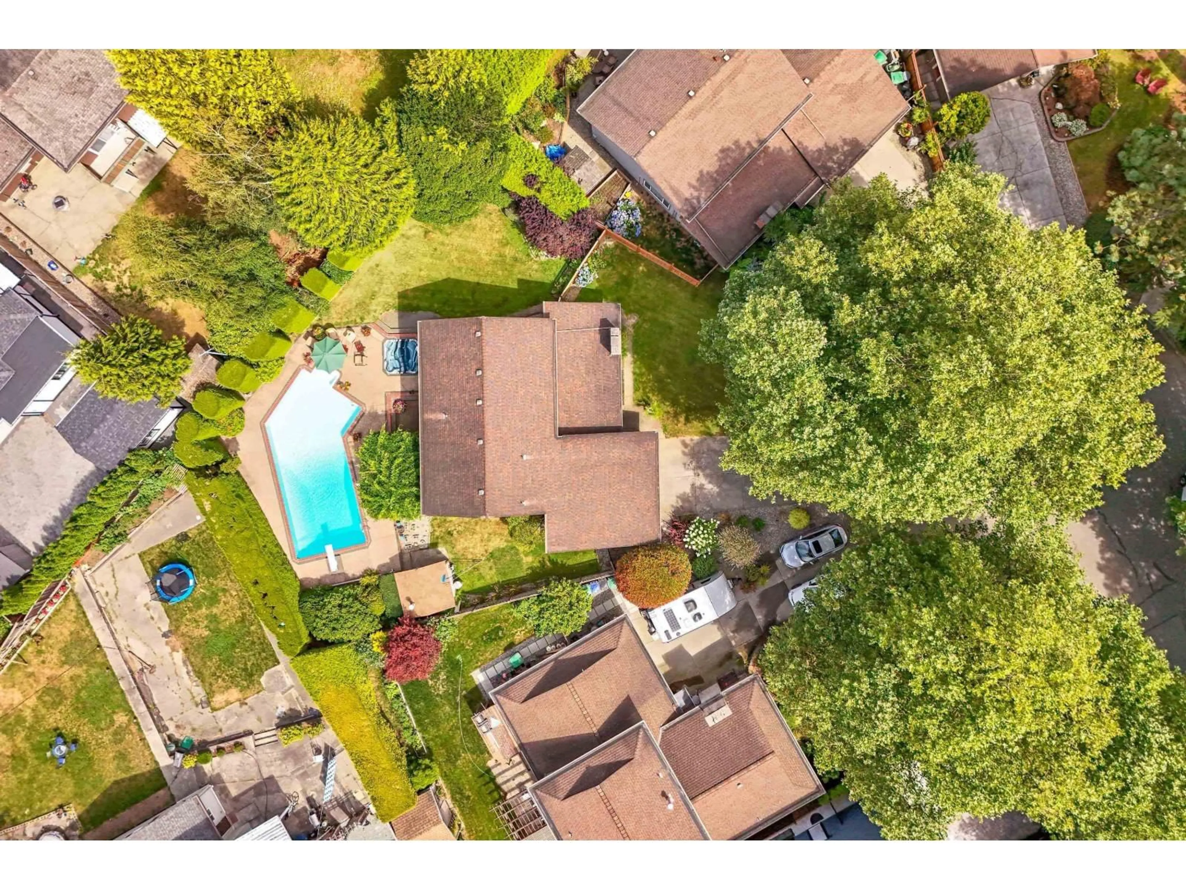 A pic from outside/outdoor area/front of a property/back of a property/a pic from drone, street for 8913 JEDBURGH PLACE, Surrey British Columbia V3V6S1