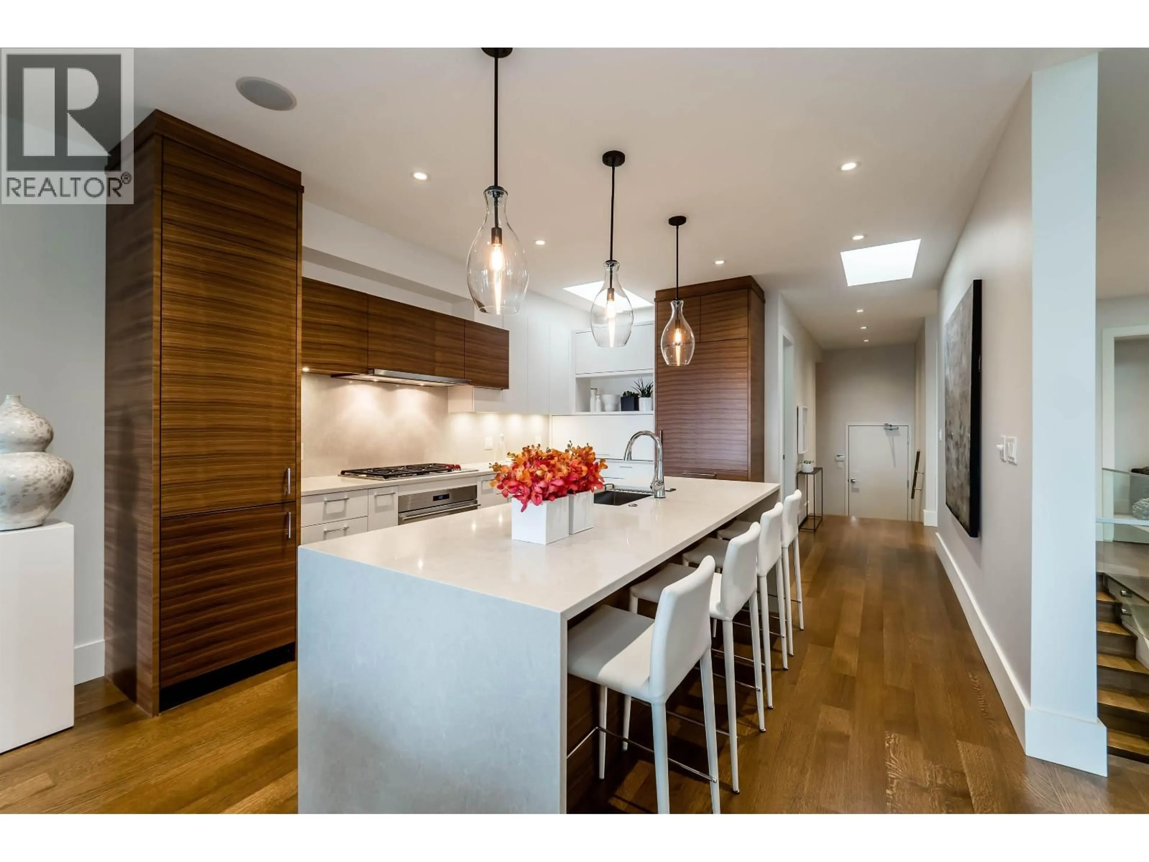 Contemporary kitchen, unknown for 2336 FOLKESTONE WAY, West Vancouver British Columbia V7S3C8