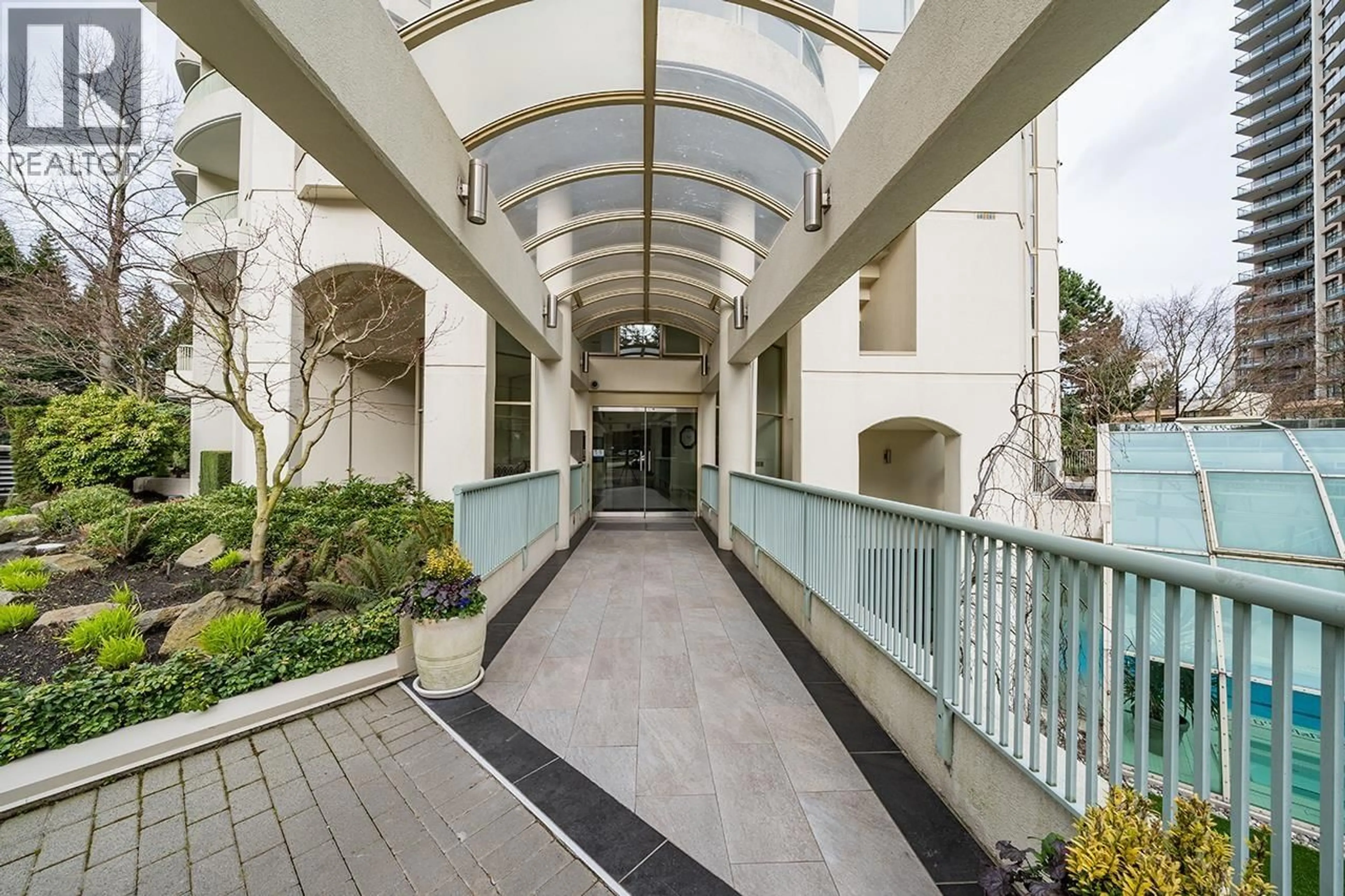 Indoor foyer for 2302 - 6188 PATTERSON AVENUE, Burnaby British Columbia V5H2N1