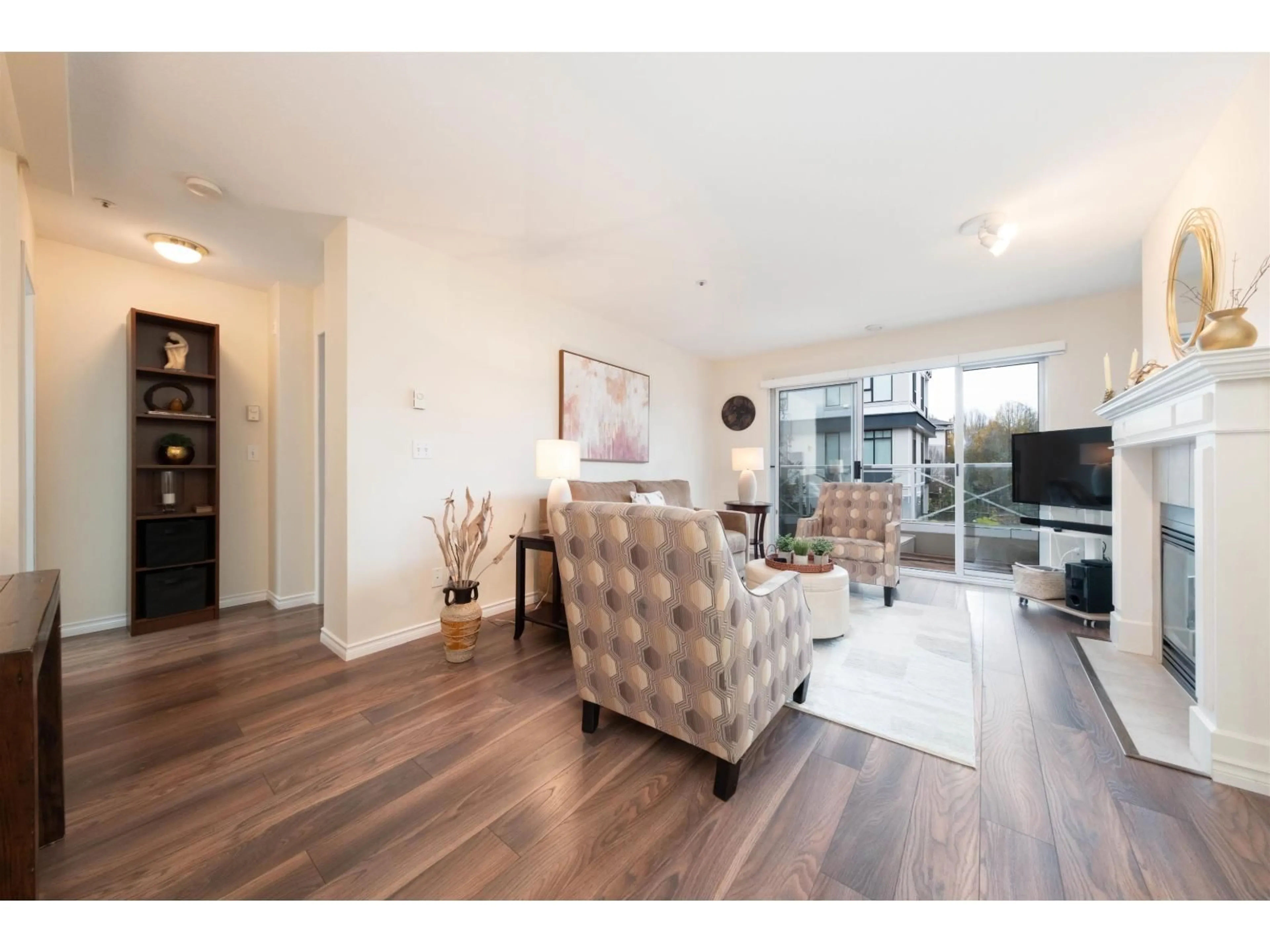 Living room with furniture, wood/laminate floor for 211 - 20217 MICHAUD CRESCENT, Langley British Columbia V3A8L1