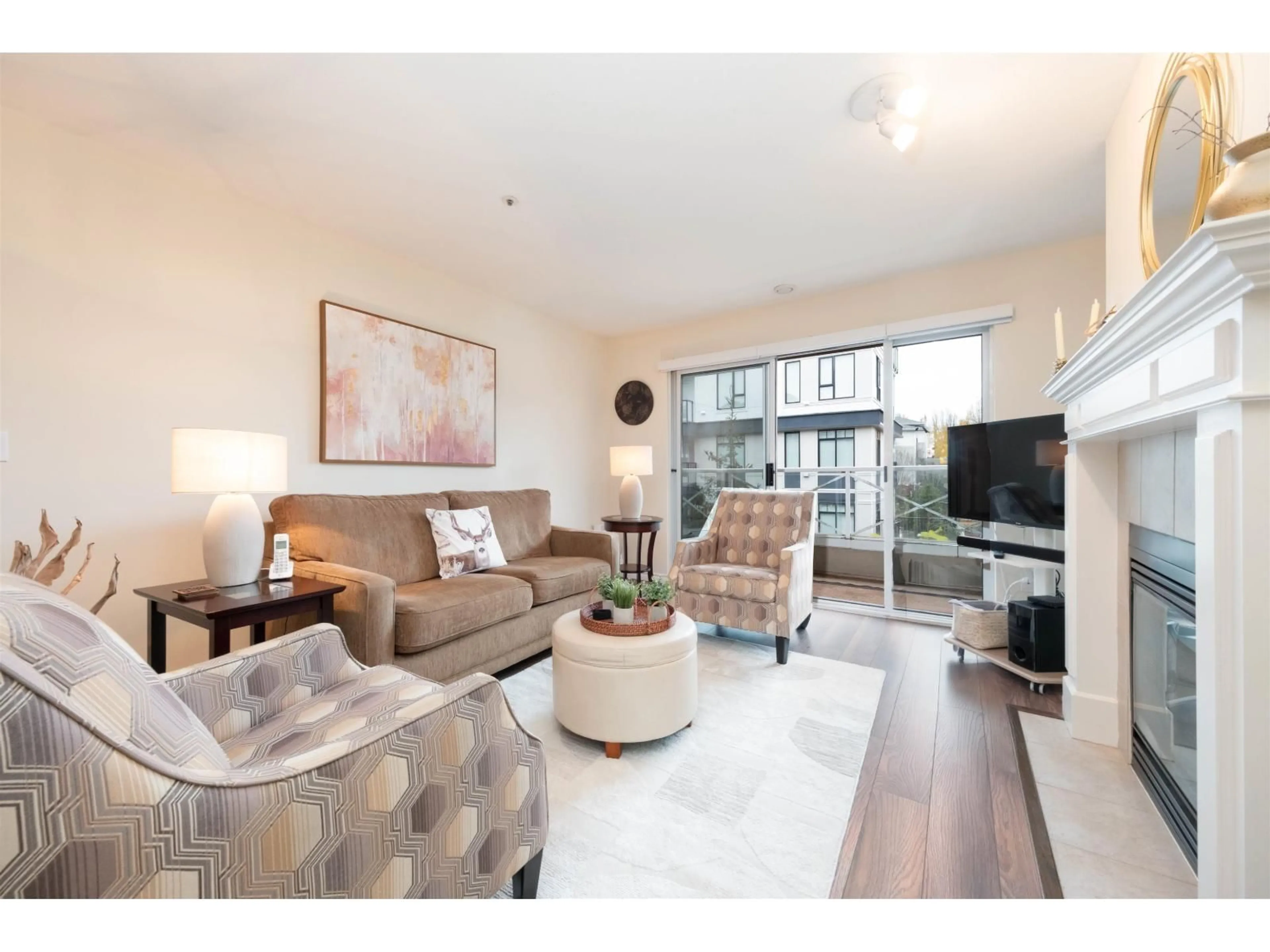 Living room with furniture, unknown for 211 - 20217 MICHAUD CRESCENT, Langley British Columbia V3A8L1