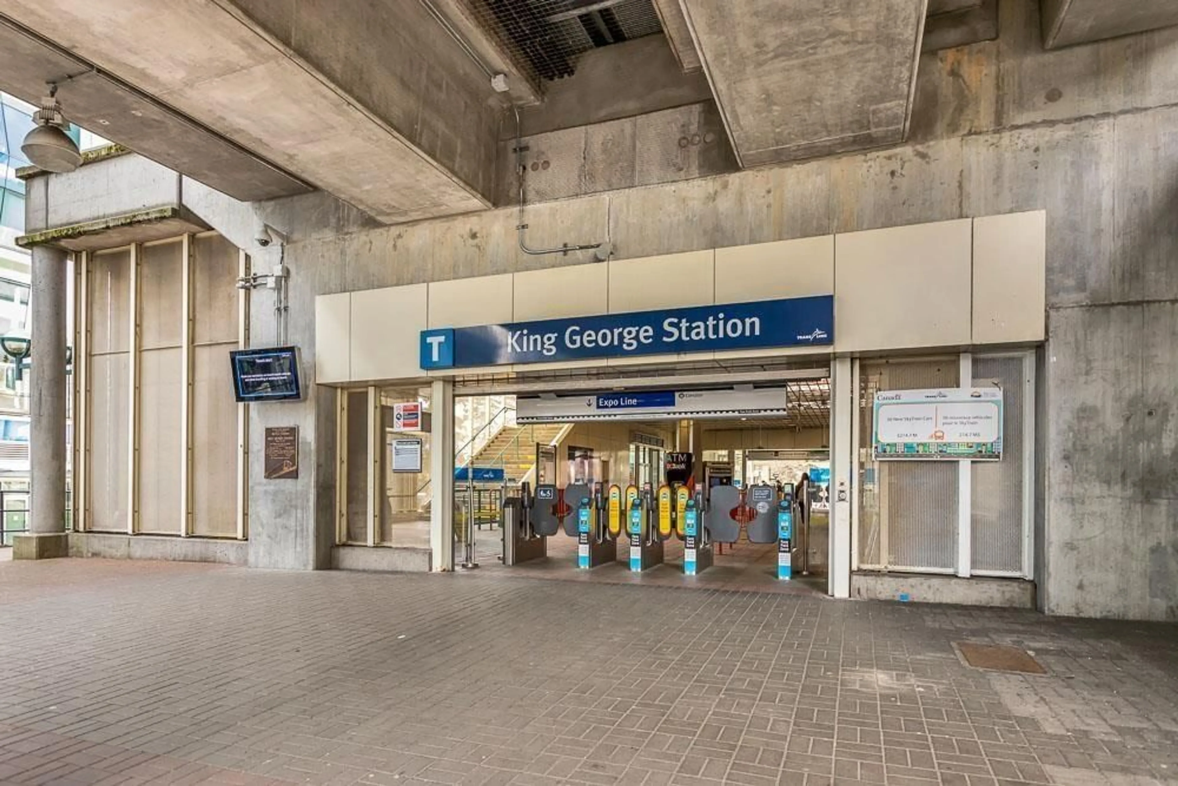 Indoor foyer for 2702 - 13615 FRASER HIGHWAY, Surrey British Columbia V3T0P7