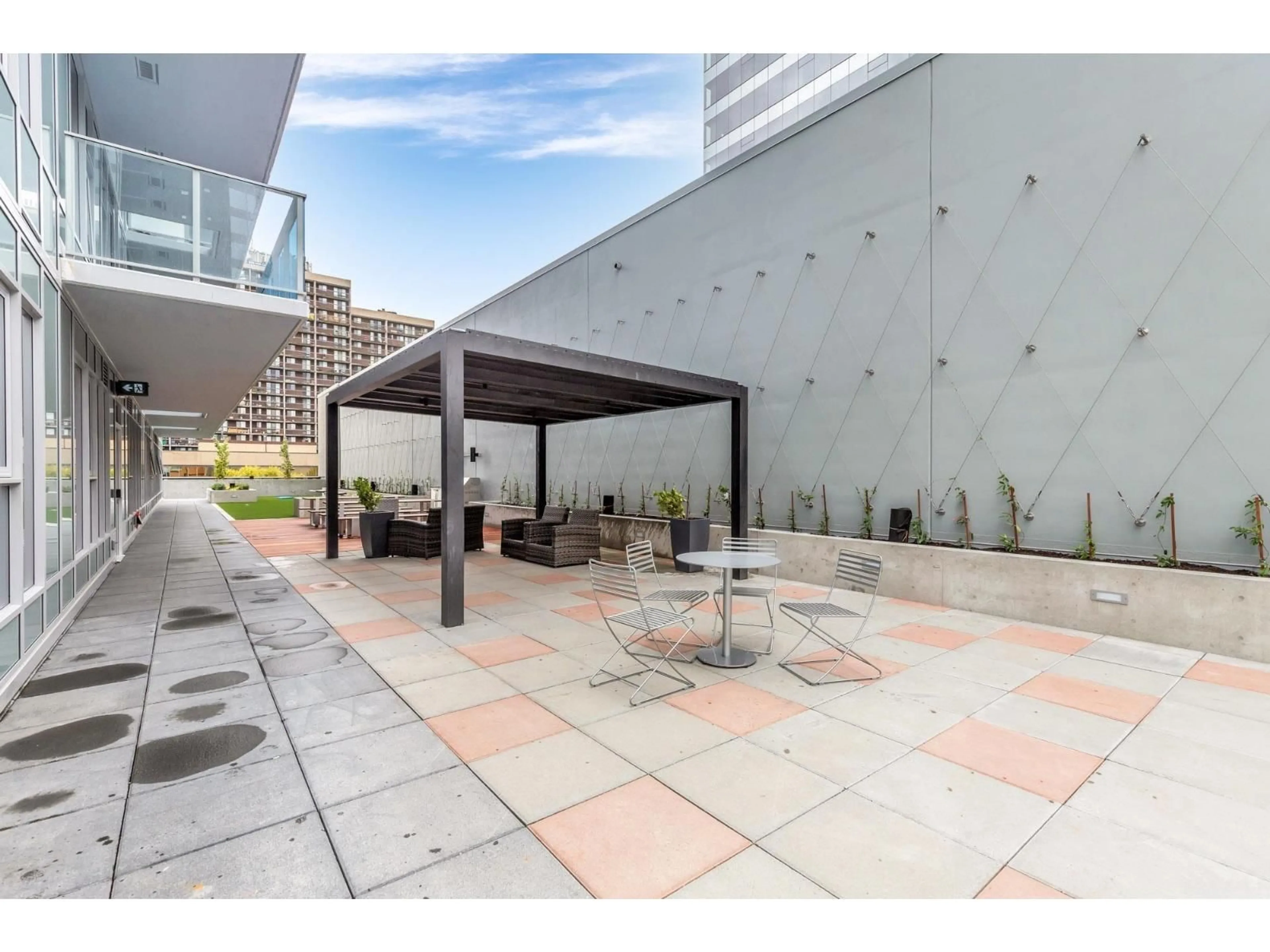 Patio, street for 2702 - 13615 FRASER HIGHWAY, Surrey British Columbia V3T0P7