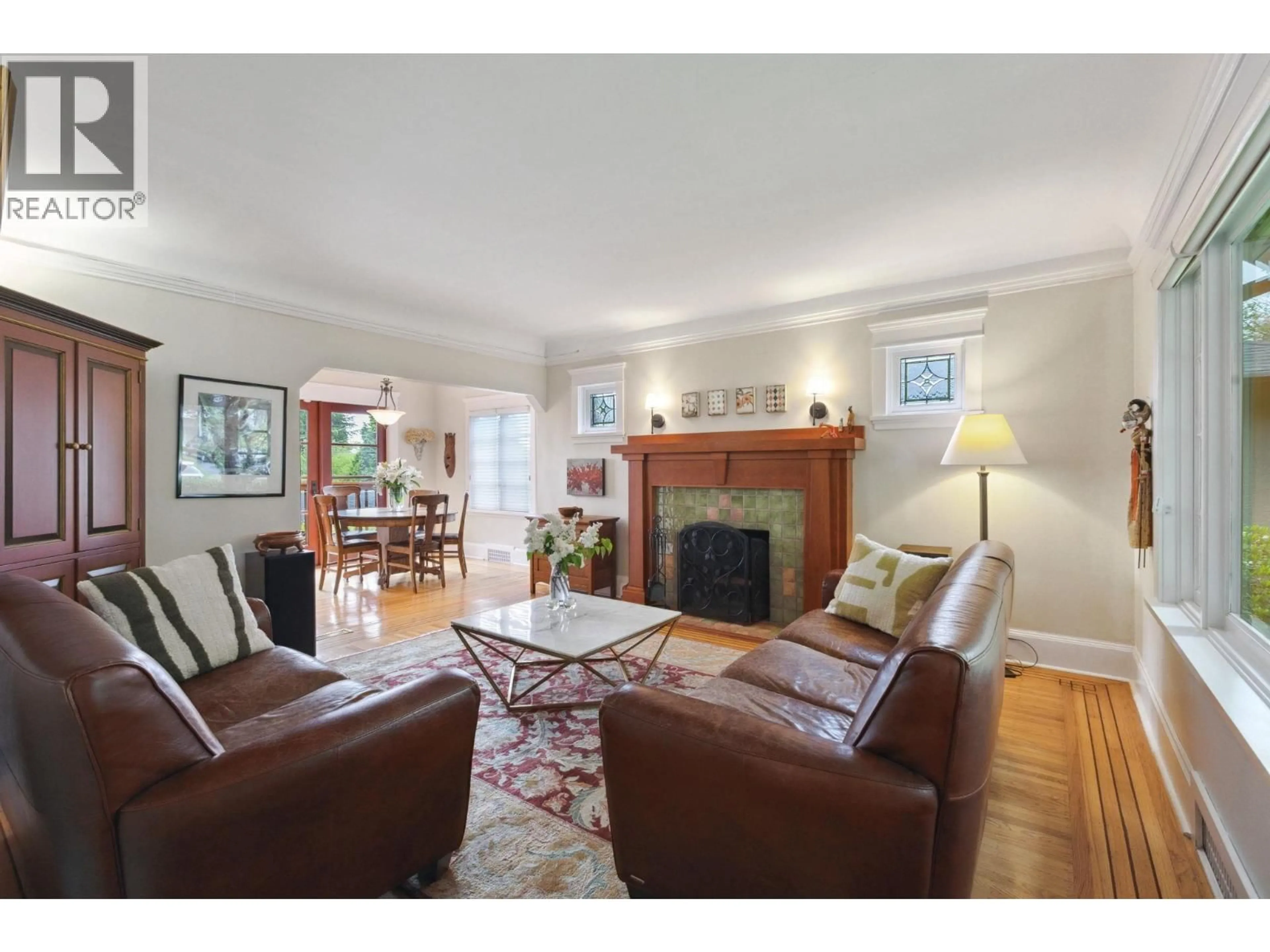 Living room with furniture, unknown for 349 24TH STREET, North Vancouver British Columbia V7L3E9