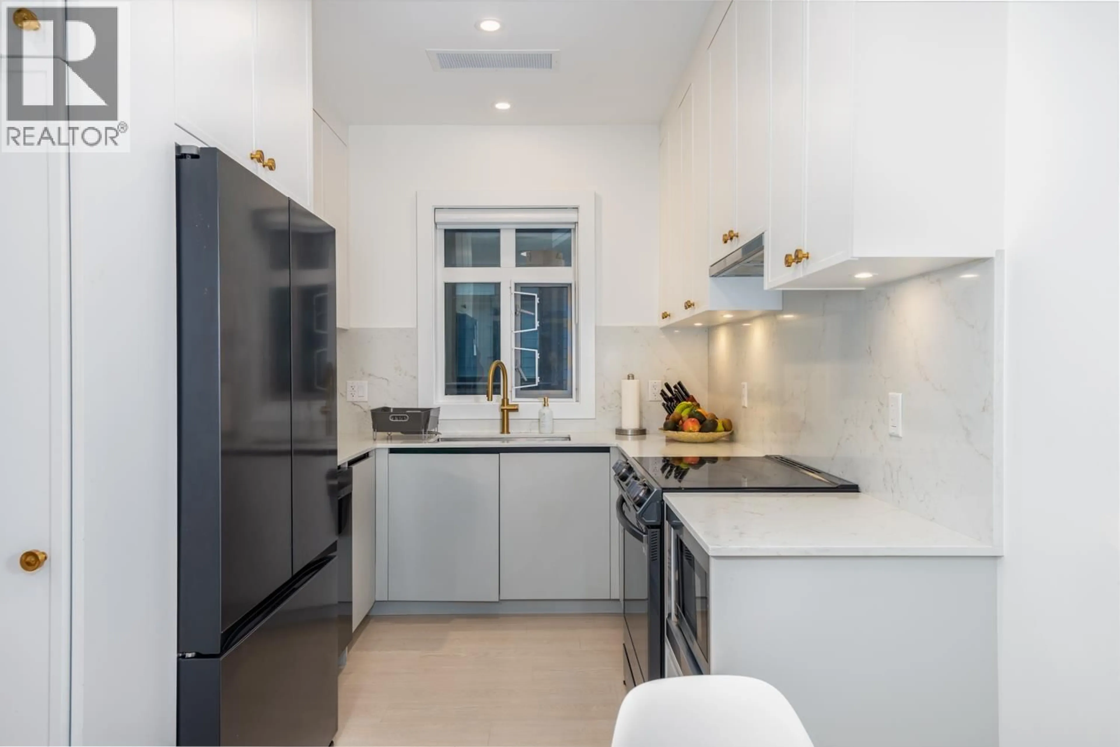 Contemporary kitchen, ceramic/tile floor for 18 - 9633 STEVESTON HIGHWAY, Richmond British Columbia V7A1M7