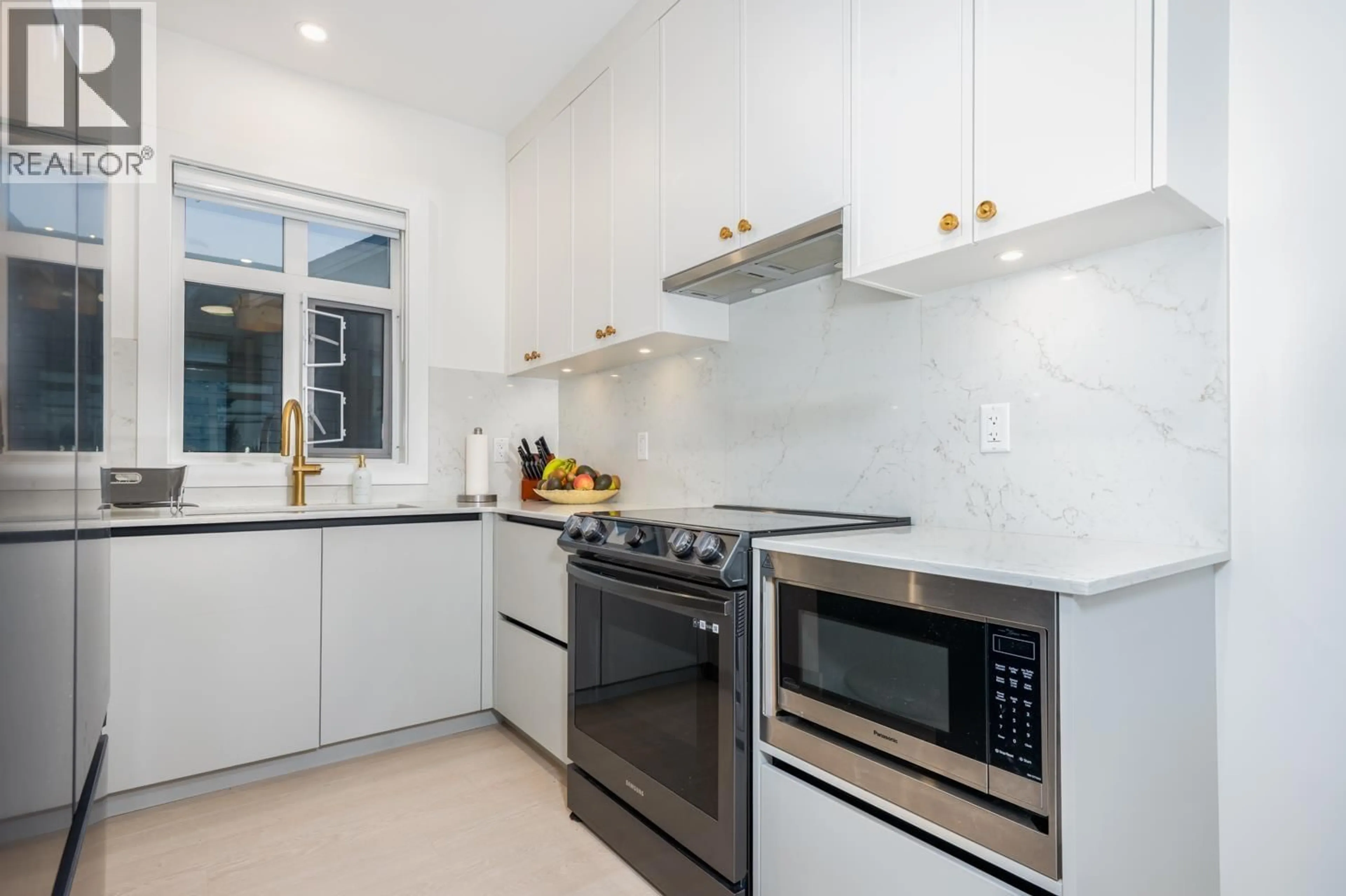 Standard kitchen, ceramic/tile floor for 18 - 9633 STEVESTON HIGHWAY, Richmond British Columbia V7A1M7