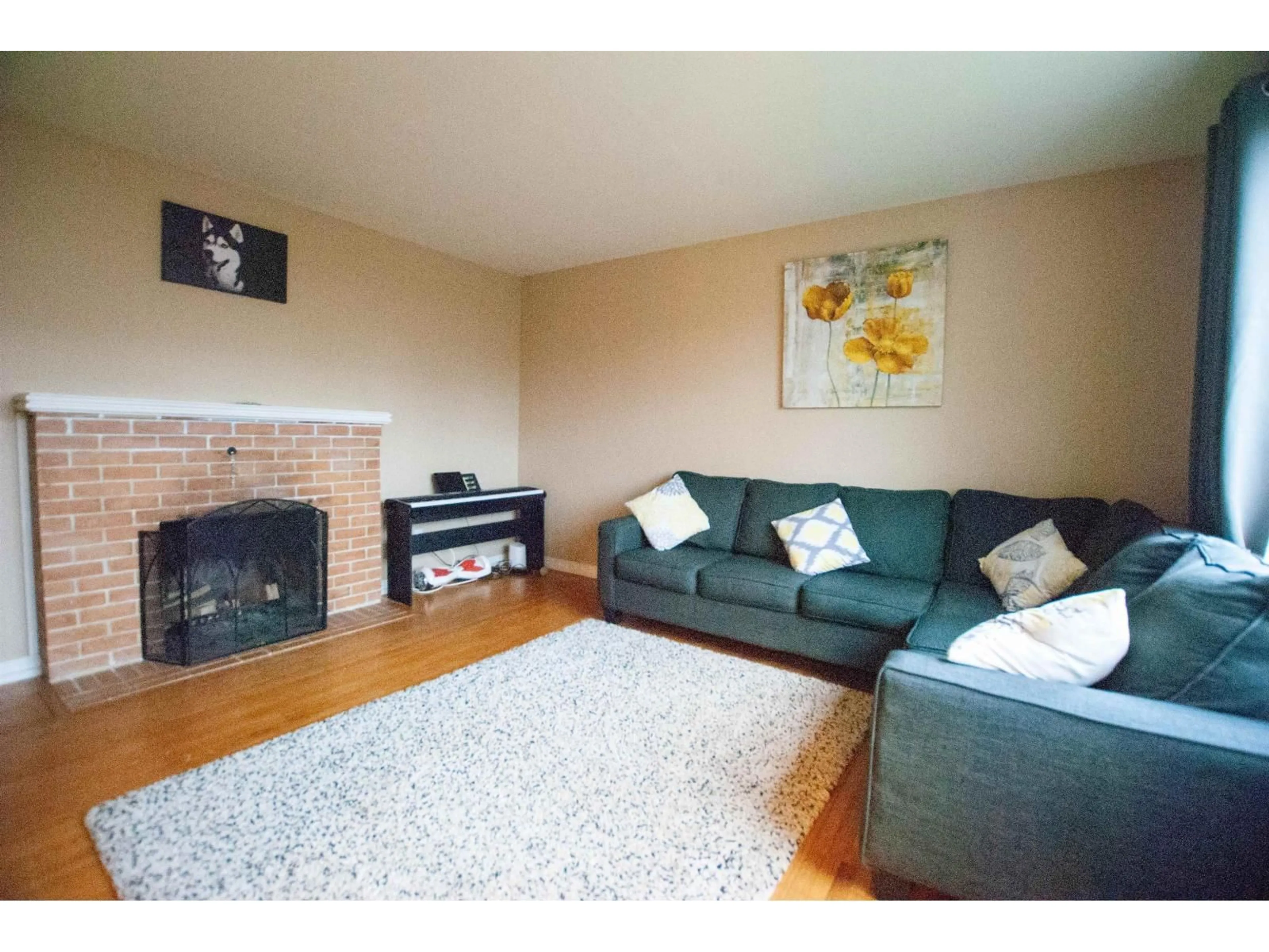 Living room with furniture, unknown for 7539 RYAN STREET, Mission British Columbia V2V4C6