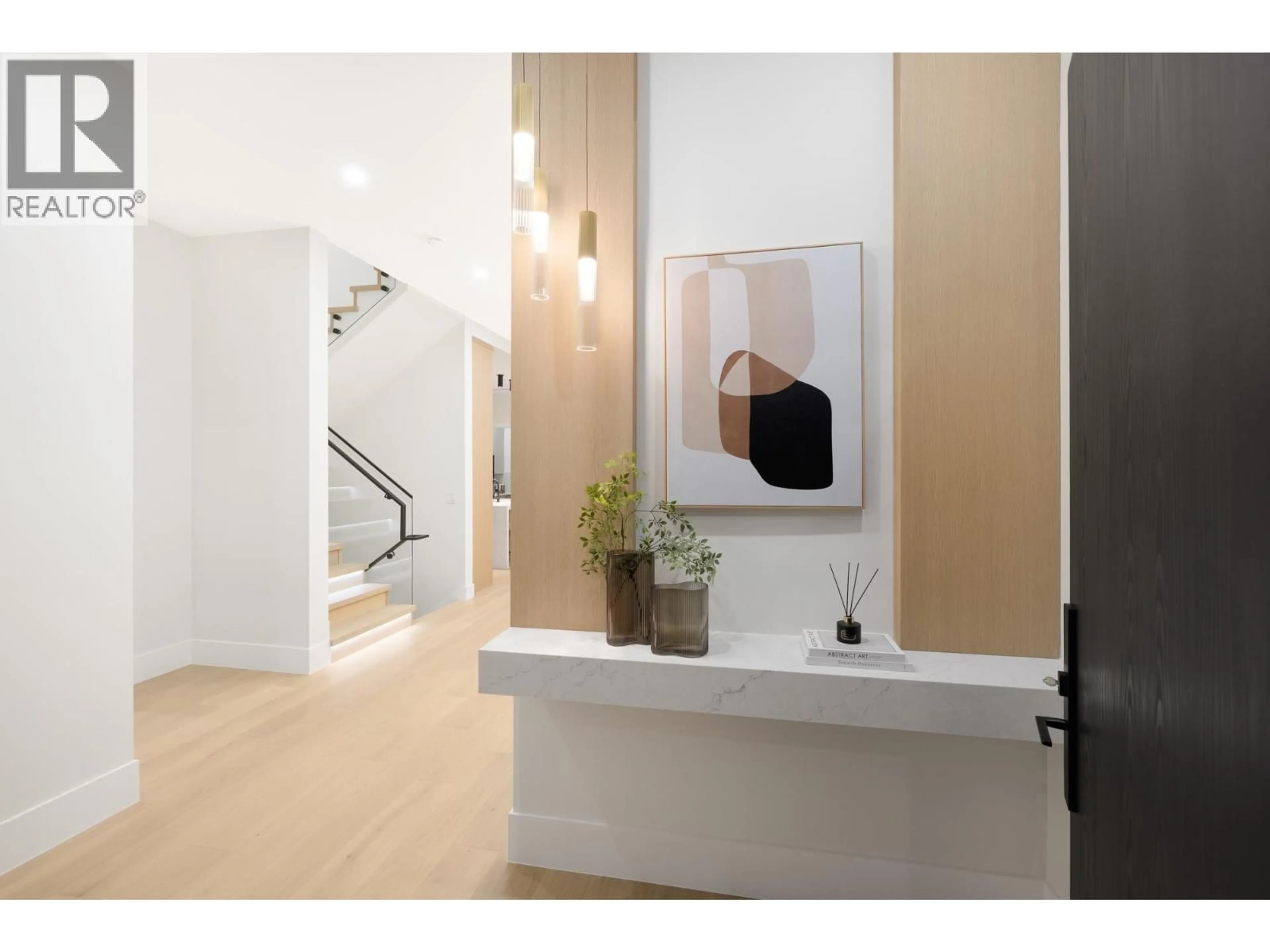 Contemporary bathroom, ceramic/tile floor for 131 GROSVENOR AVENUE, Burnaby British Columbia V5B3N7