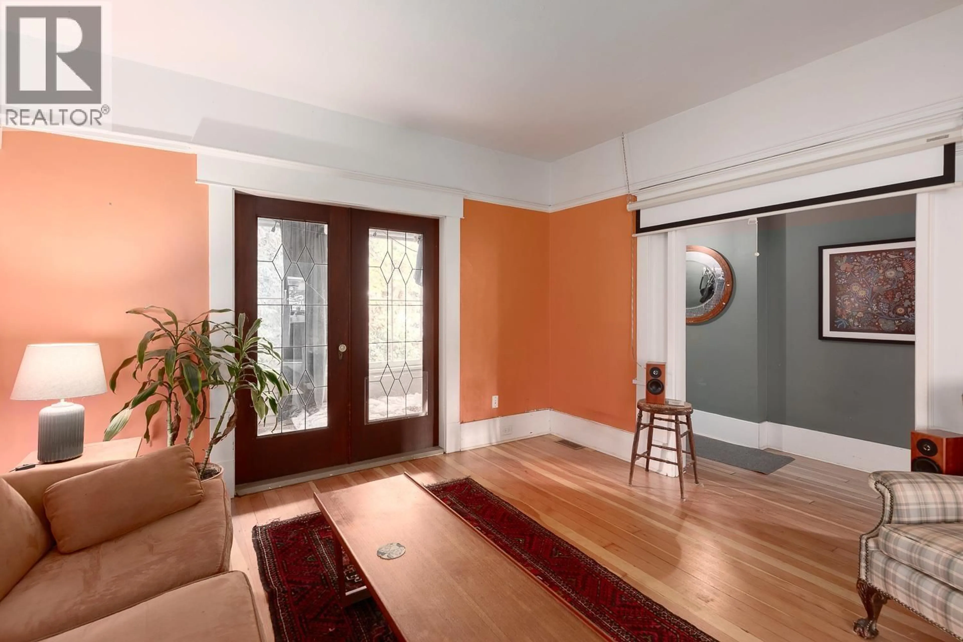 Indoor entryway for 928 17TH AVENUE, Vancouver British Columbia V5V1C2