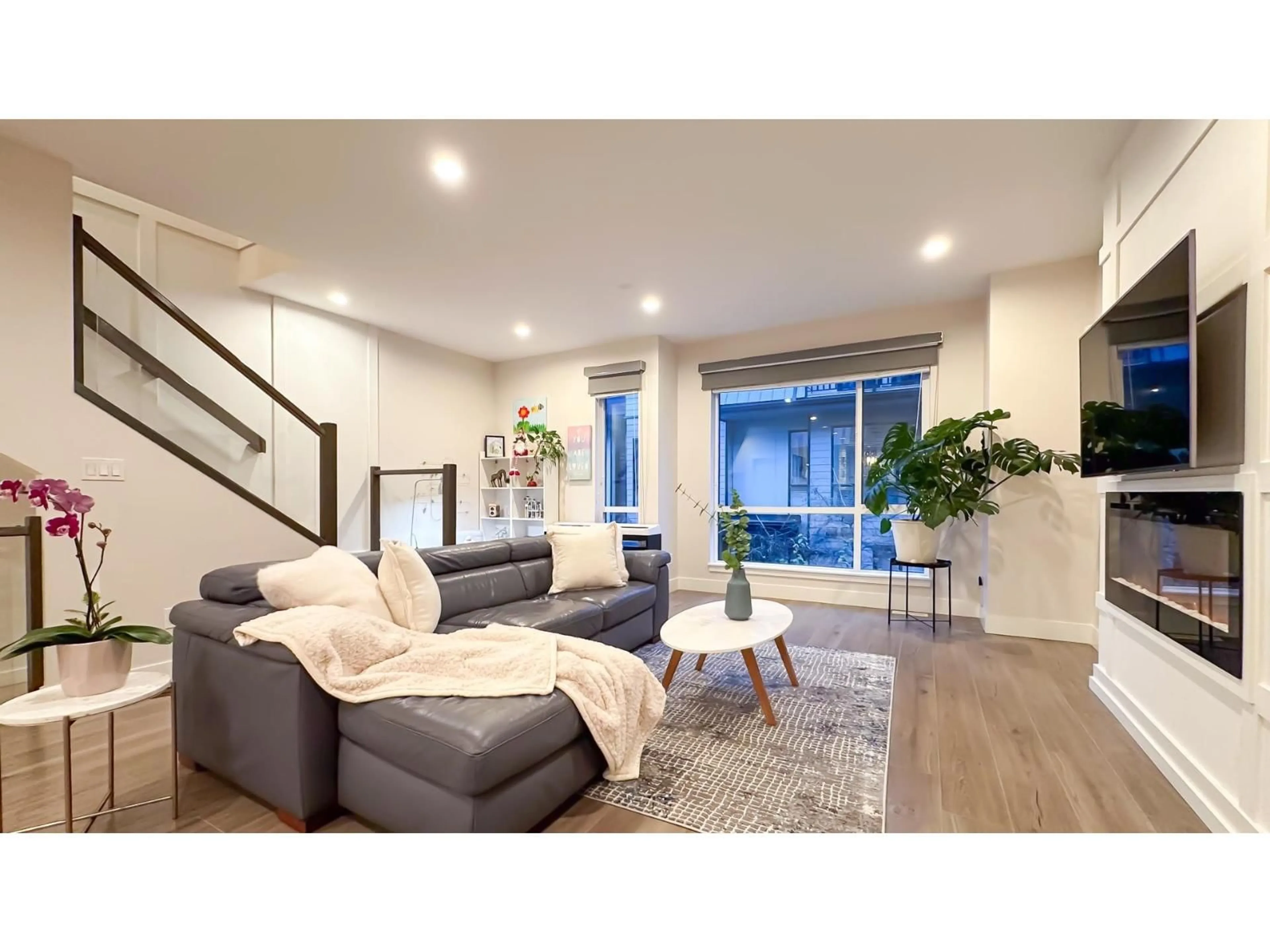 Living room with furniture, unknown for 50 - 15688 28 AVENUE, Surrey British Columbia V3Z0N1