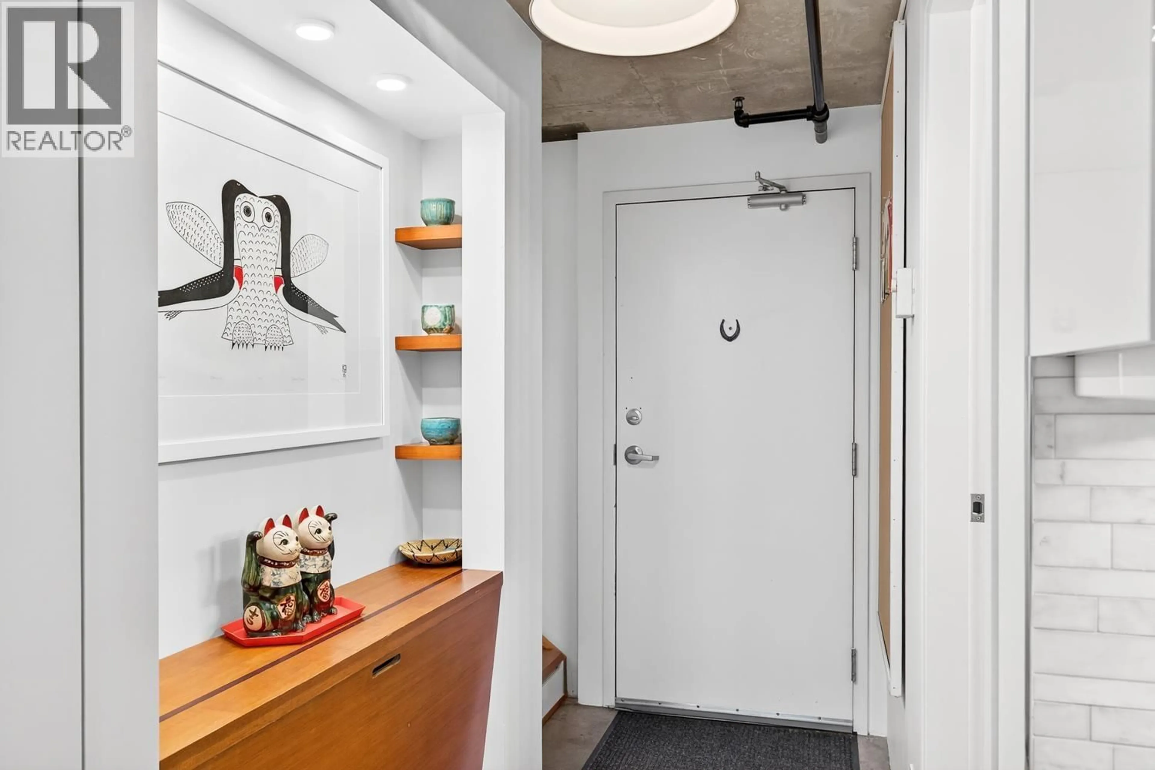 Indoor entryway for 403 - 289 ALEXANDER STREET, Vancouver British Columbia V6A4H6