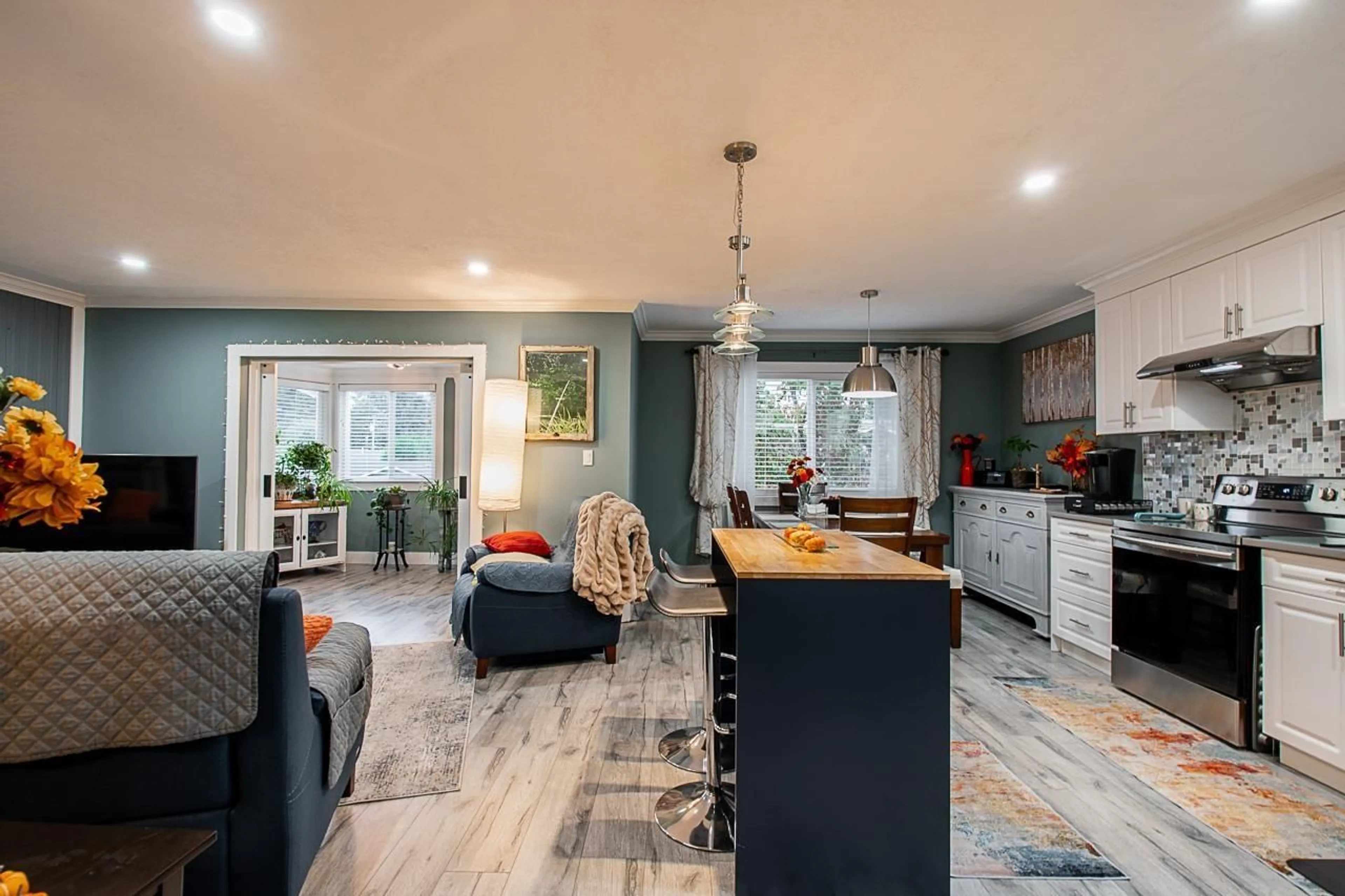 Open concept kitchen, unknown for 7523 MAY STREET, Mission British Columbia V2V3C9