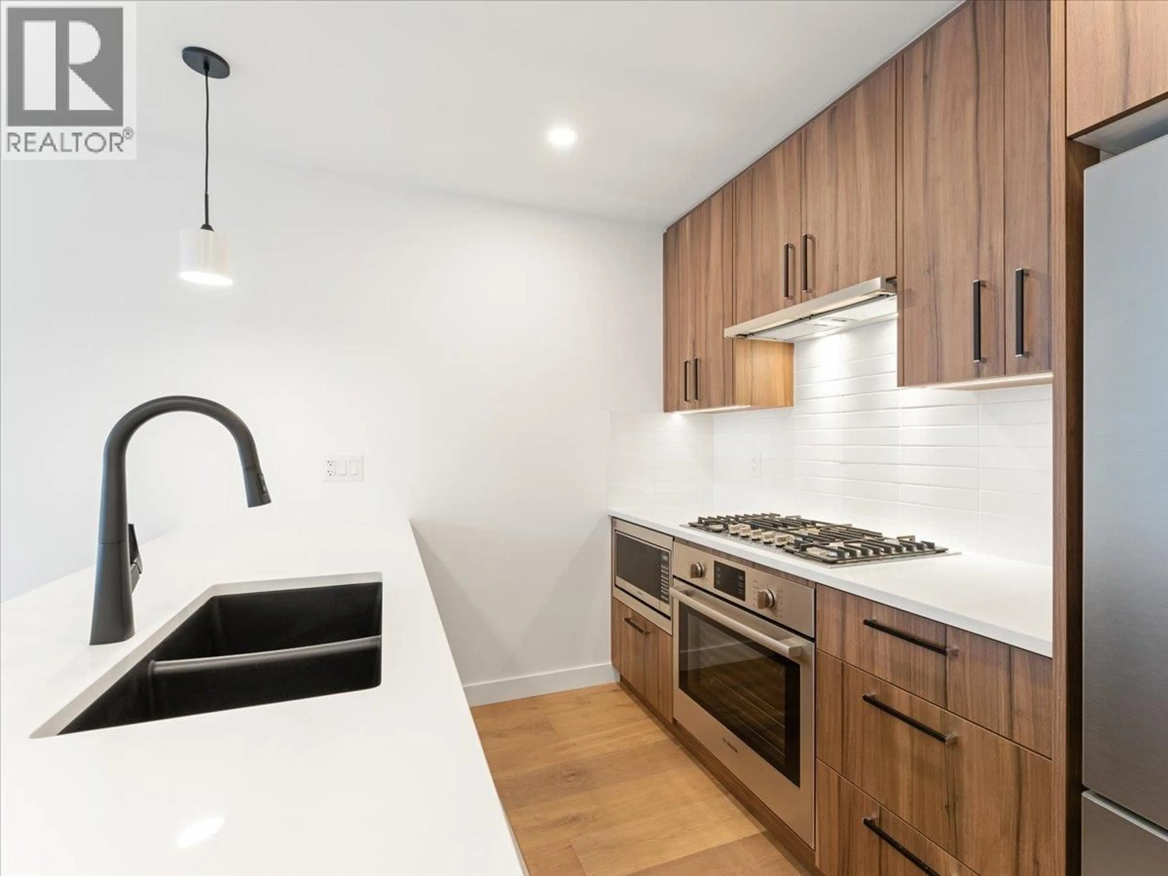 Standard kitchen, unknown for 201 - 6859 CAMBIE STREET, Vancouver British Columbia V6P0M4