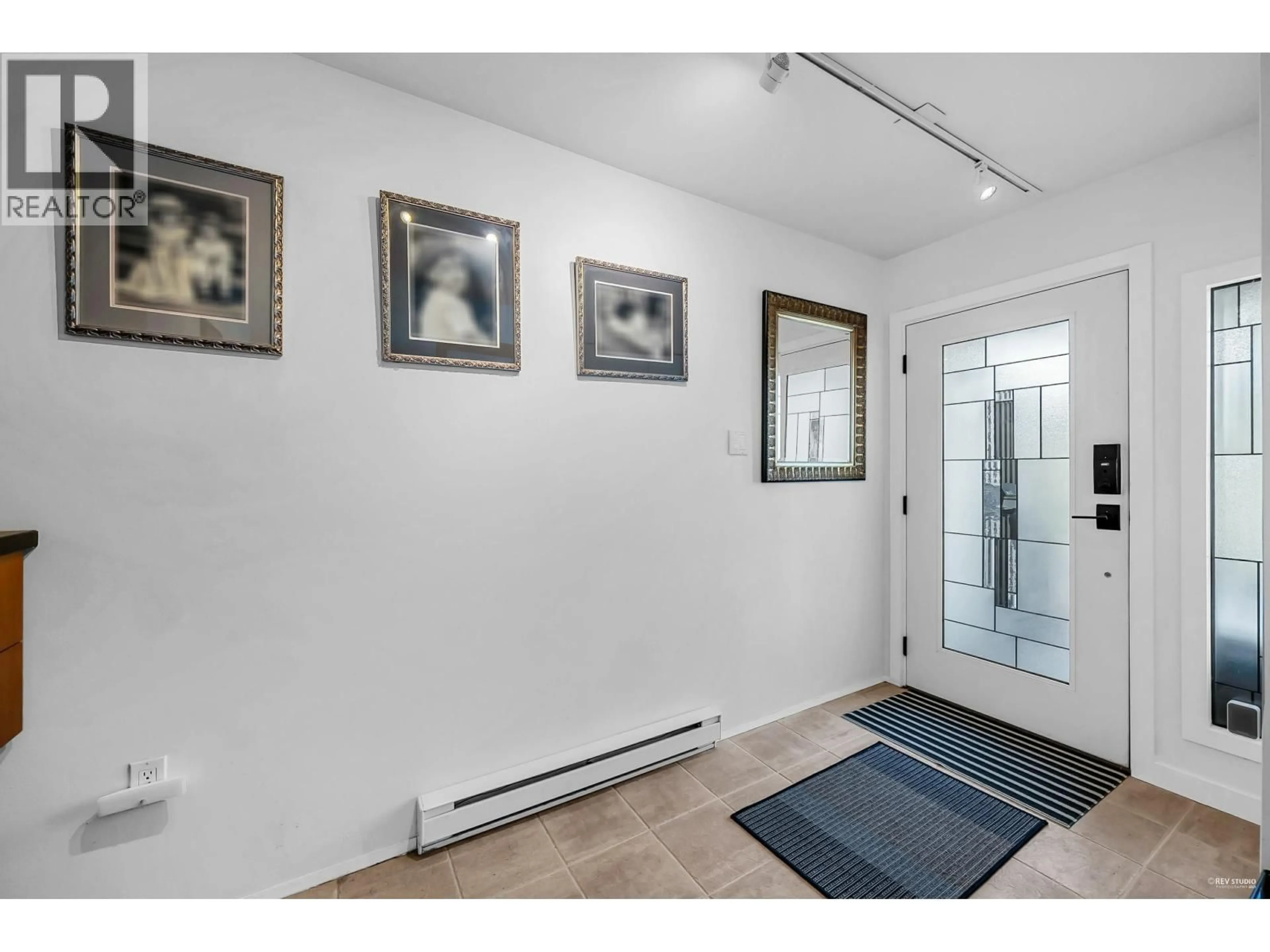 Indoor entryway for 1106 IRONWORK PASSAGE, Vancouver British Columbia V6H3P1