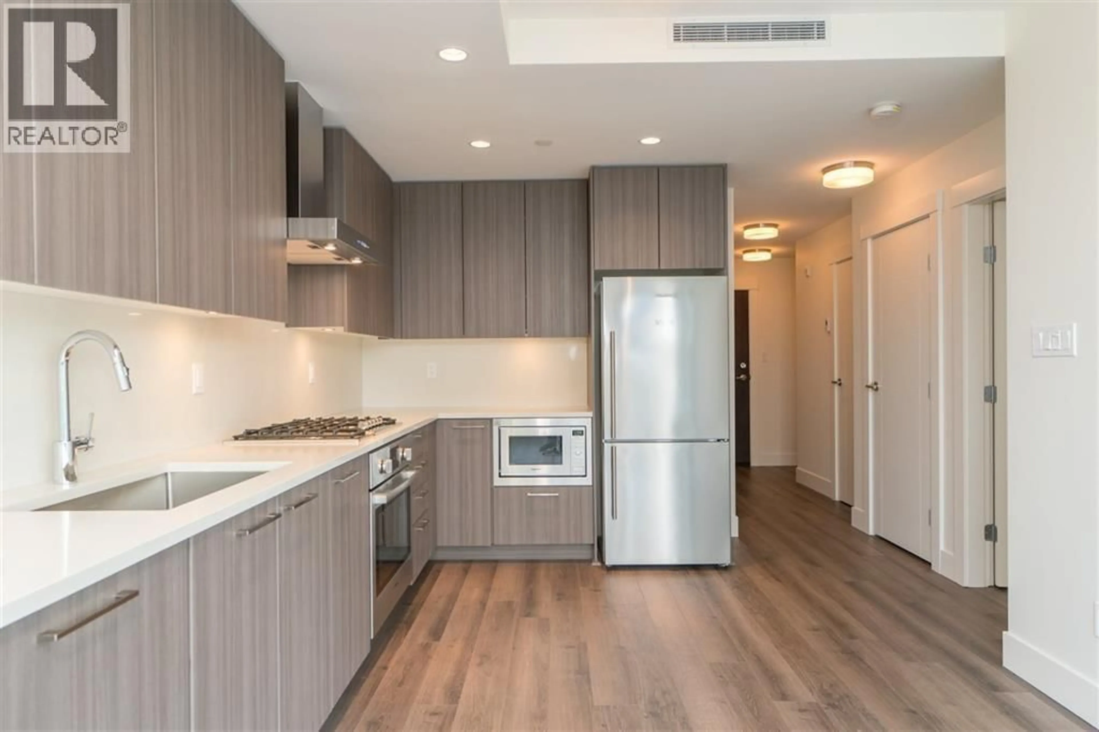 Standard kitchen, unknown for 113 - 10788 NO. 5 ROAD, Richmond British Columbia V6W0B7