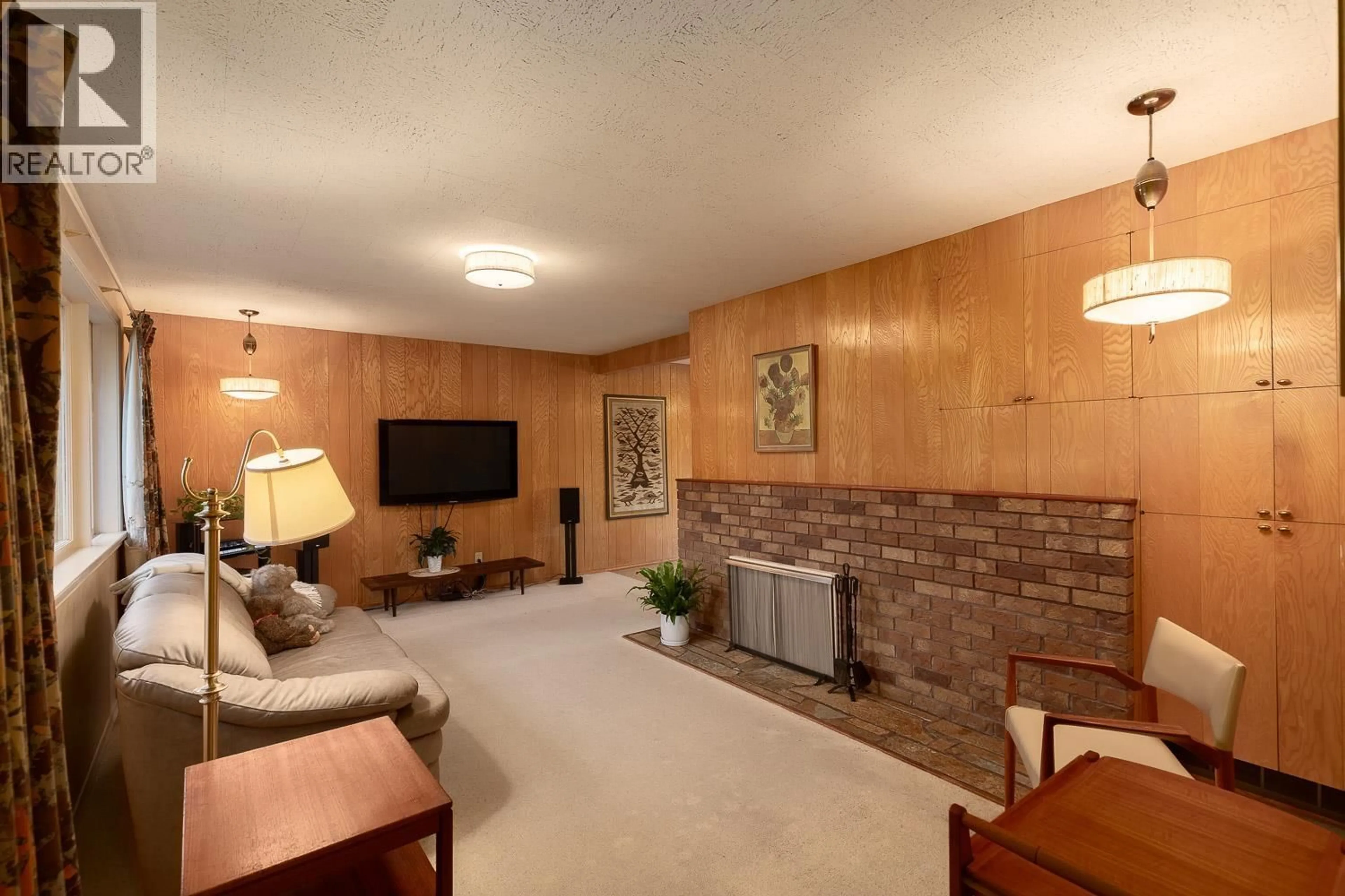 Living room with furniture, unknown for 6390 WINCH STREET, Burnaby British Columbia V5B2L3