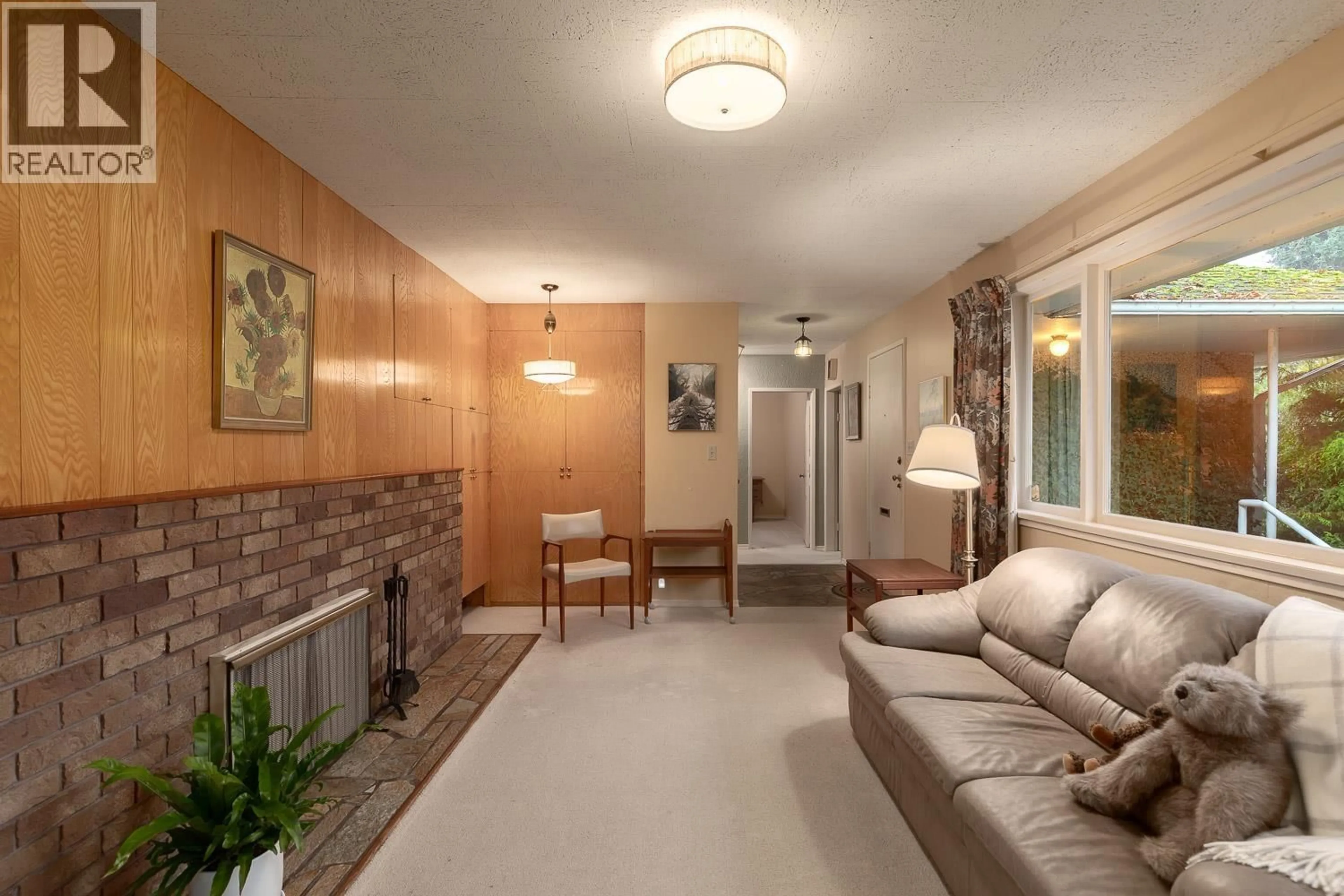 Living room with furniture, unknown for 6390 WINCH STREET, Burnaby British Columbia V5B2L3