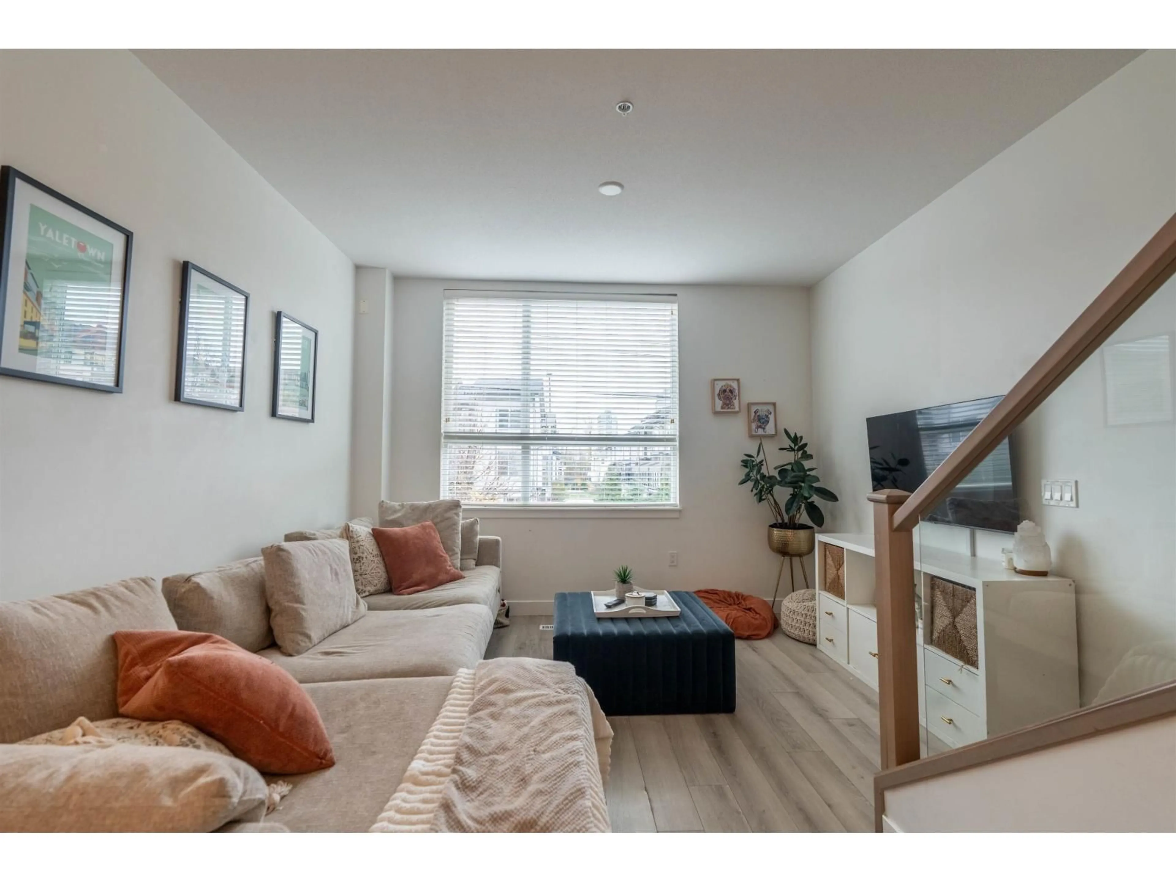 Living room with furniture, wood/laminate floor for 77 8508 204 STREET, Langley British Columbia V2Y0V8