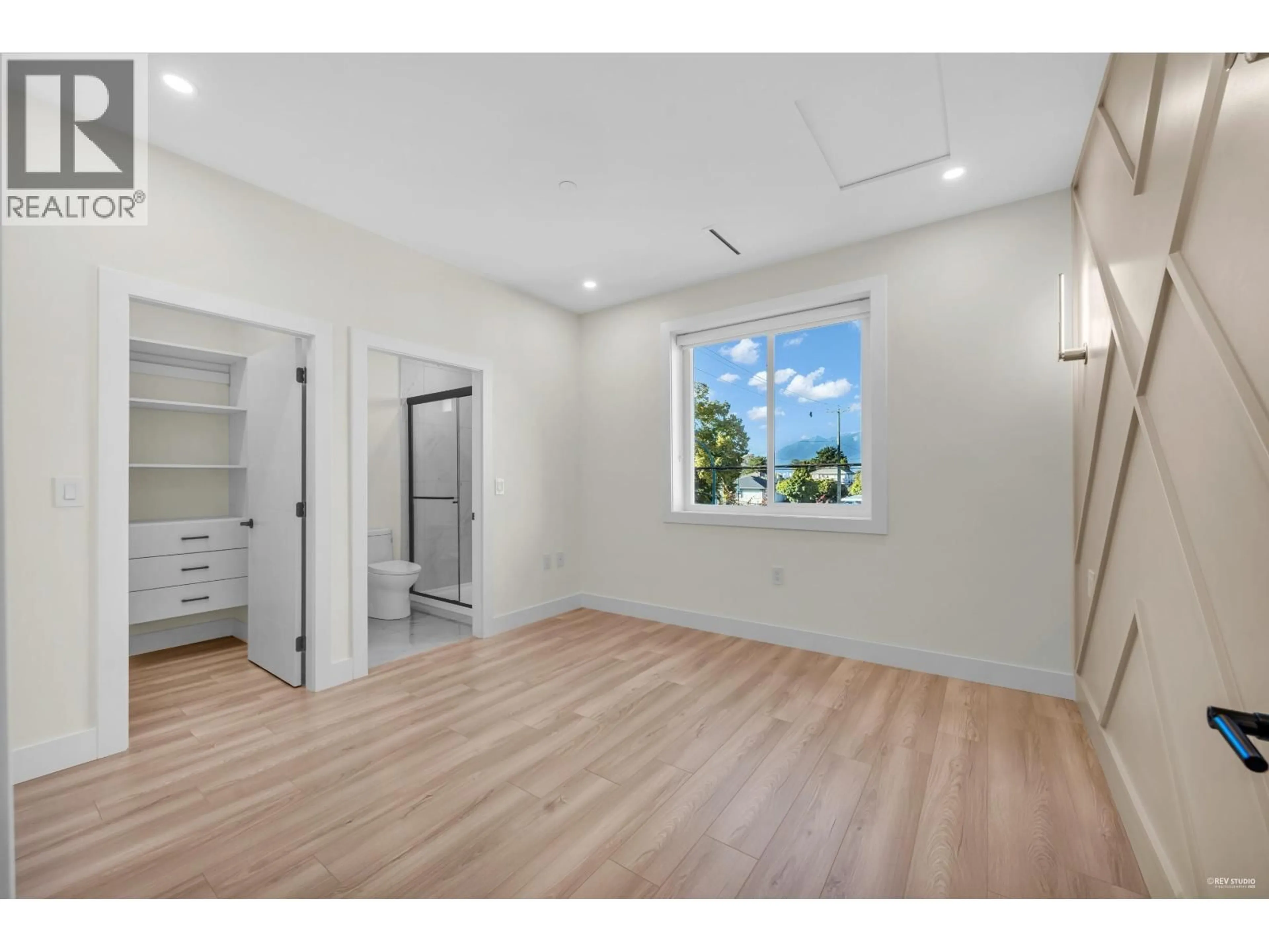 A pic of a room for 1 - 2703 EAST 3RD AVENUE, Vancouver British Columbia V5M1H3