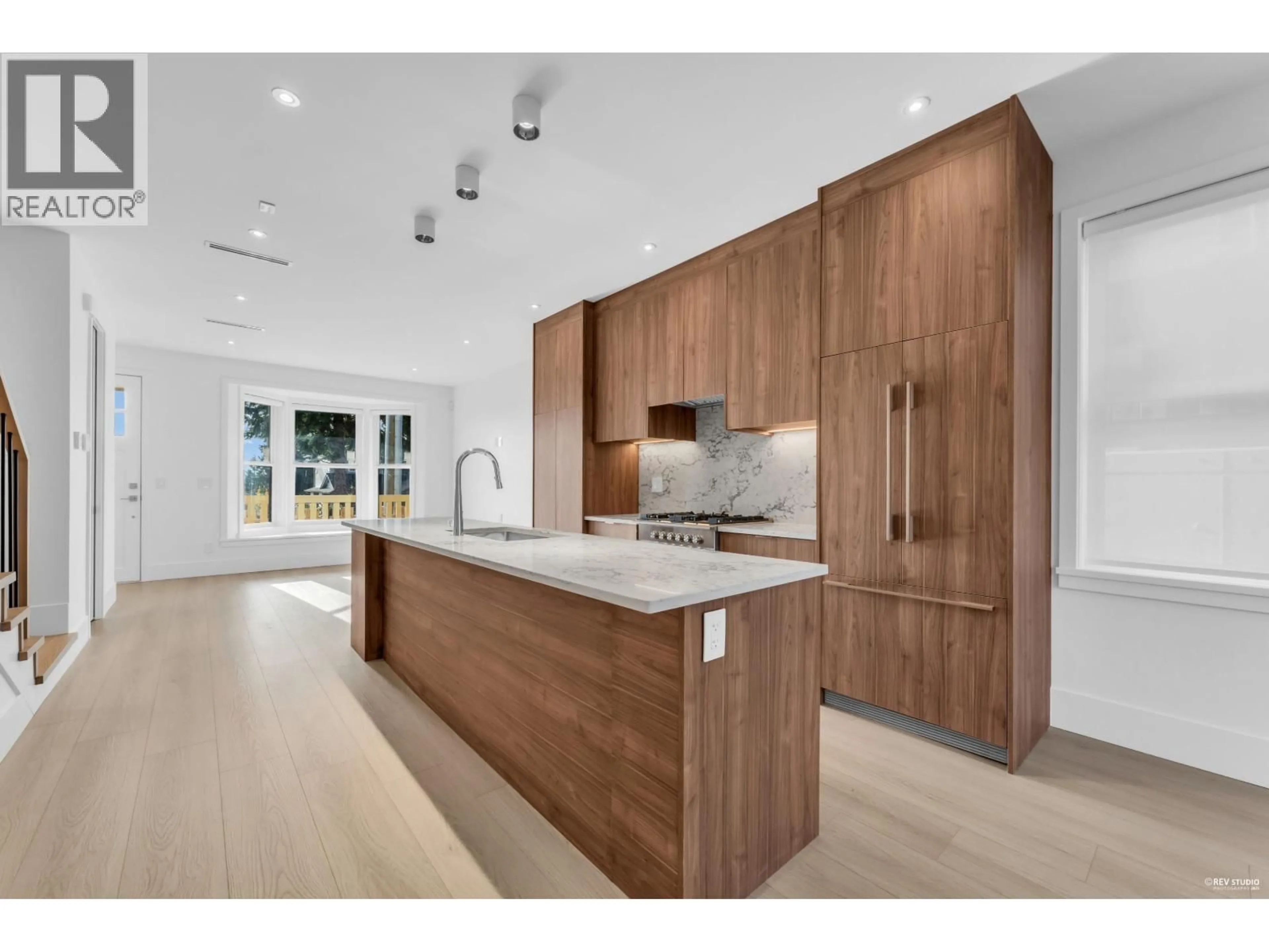 Contemporary kitchen, wood/laminate floor for 3 - 1125 CARTIER AVENUE, Coquitlam British Columbia V3K2C1