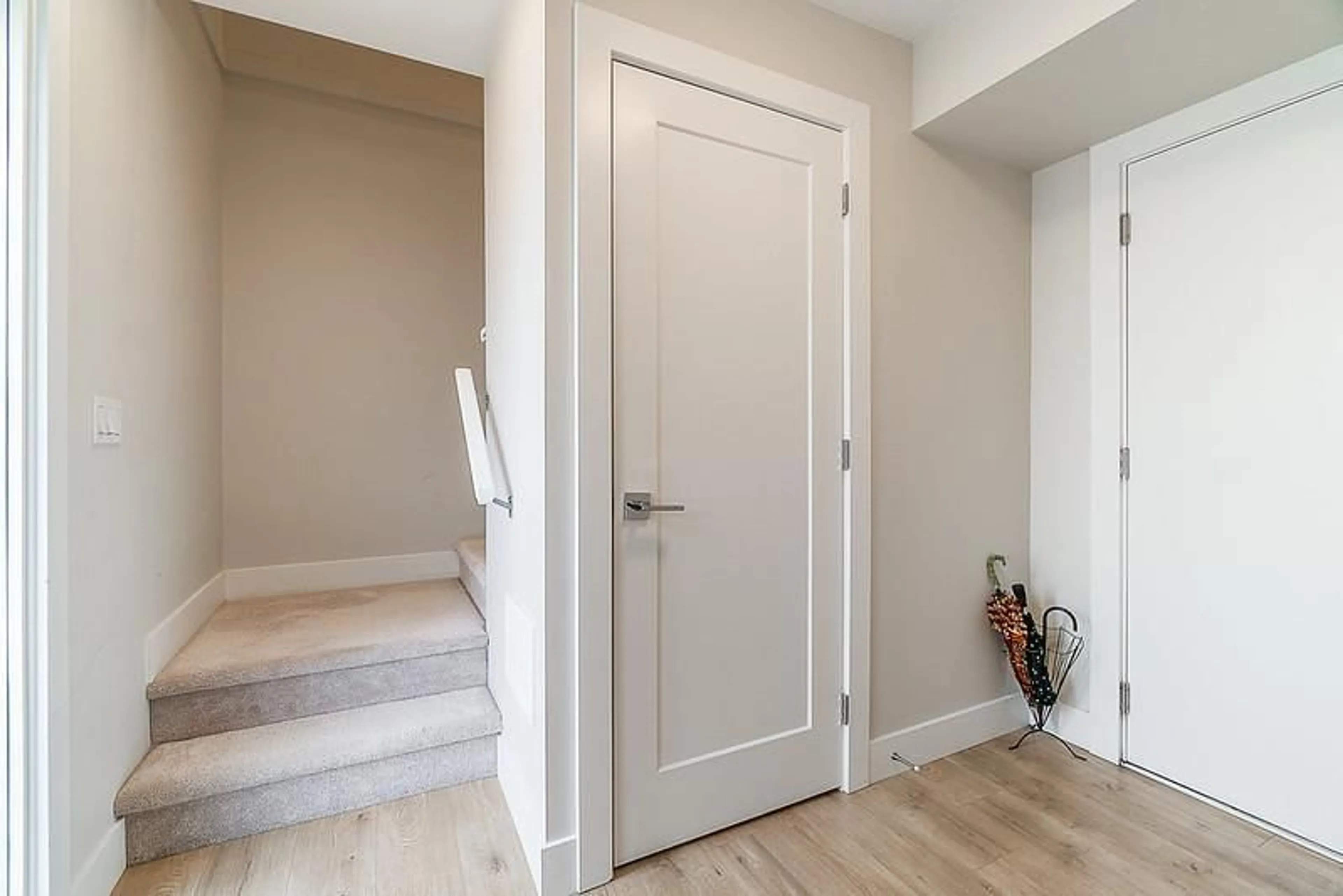 Indoor entryway for 33 - 16511 WATSON DRIVE, Surrey British Columbia V4N6T7