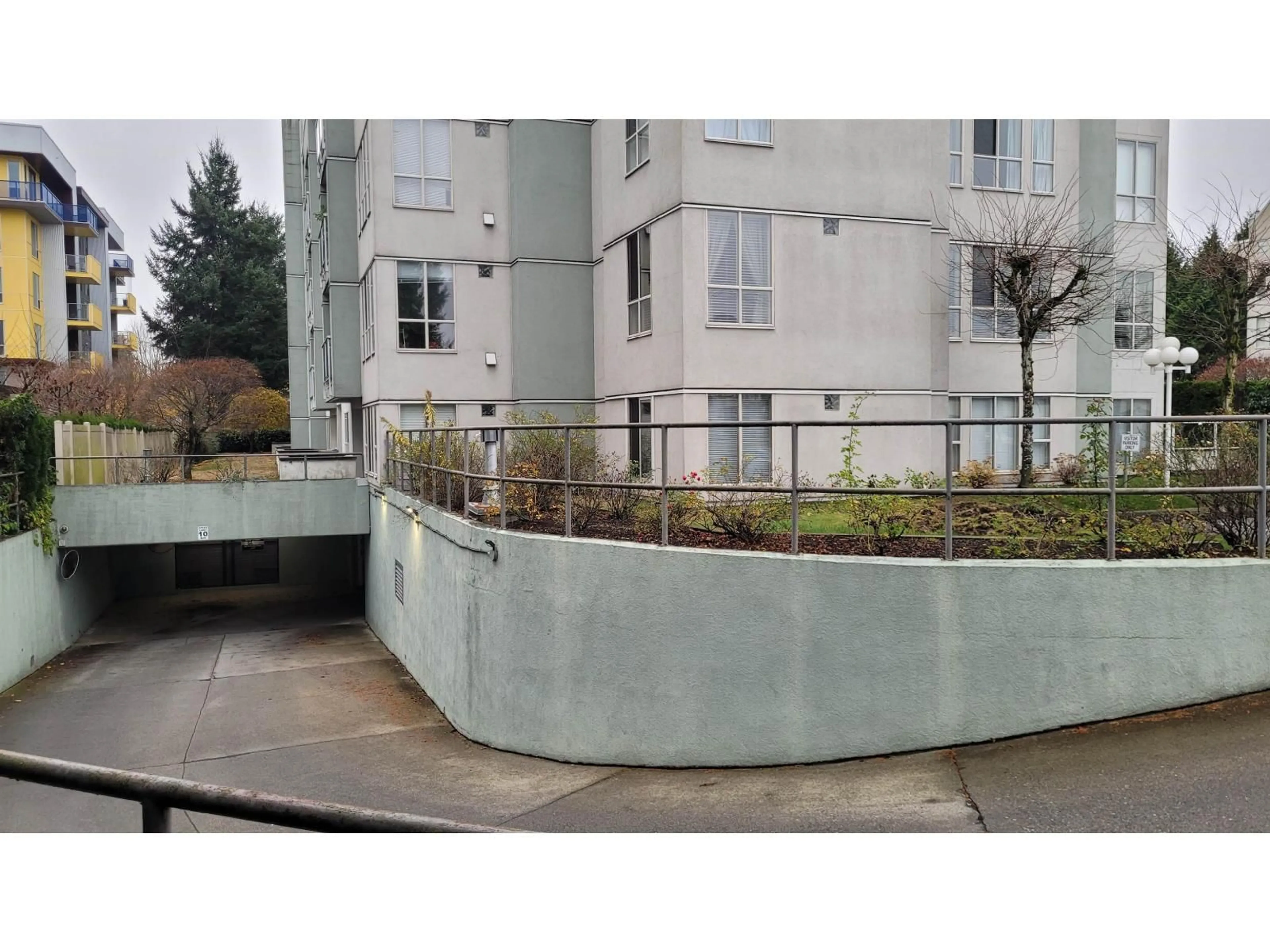 A pic from outside/outdoor area/front of a property/back of a property/a pic from drone, street for 108 - 2585 WARE STREET, Abbotsford British Columbia V2S3E2