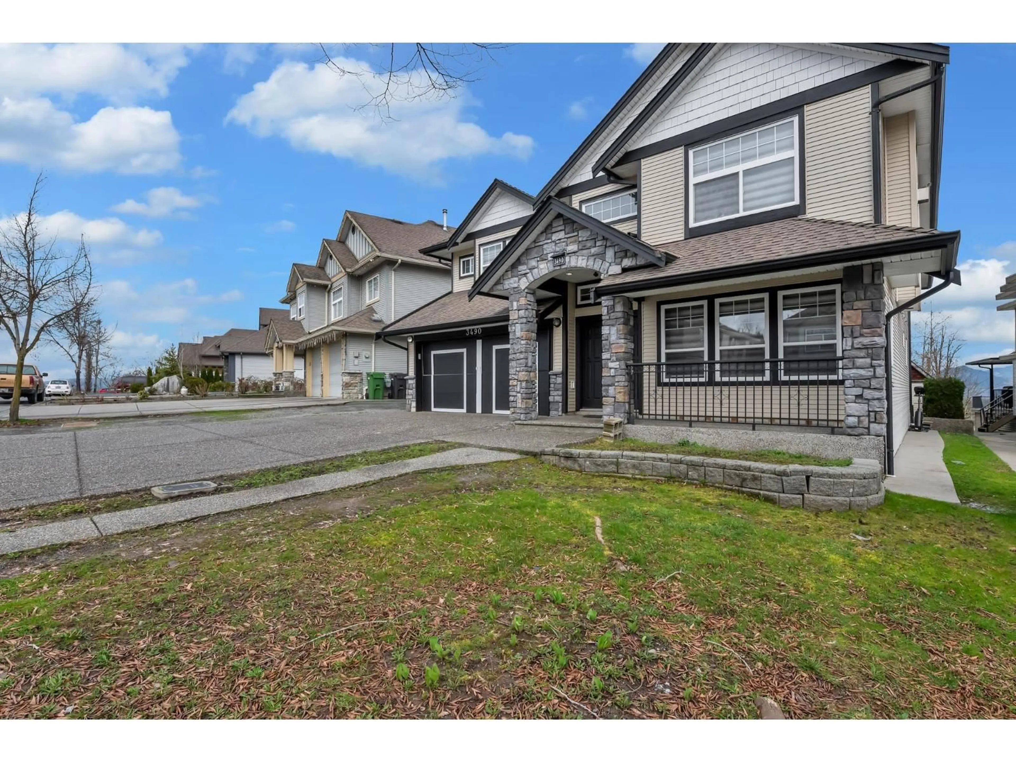 A pic from outside/outdoor area/front of a property/back of a property/a pic from drone, street for 3490 THURSTON PLACE, Abbotsford British Columbia V2T6Z3