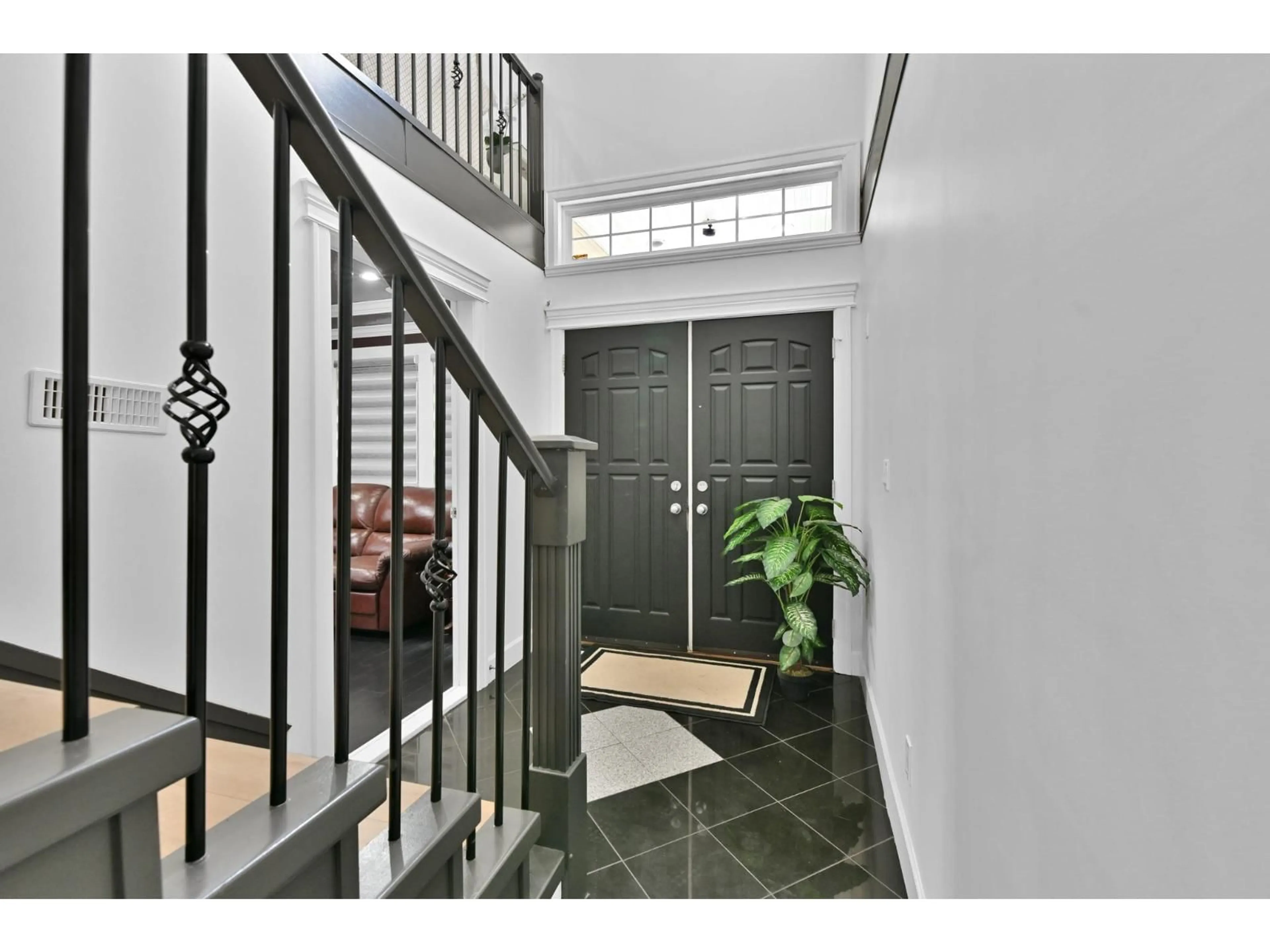 Indoor entryway for 3490 THURSTON PLACE, Abbotsford British Columbia V2T6Z3