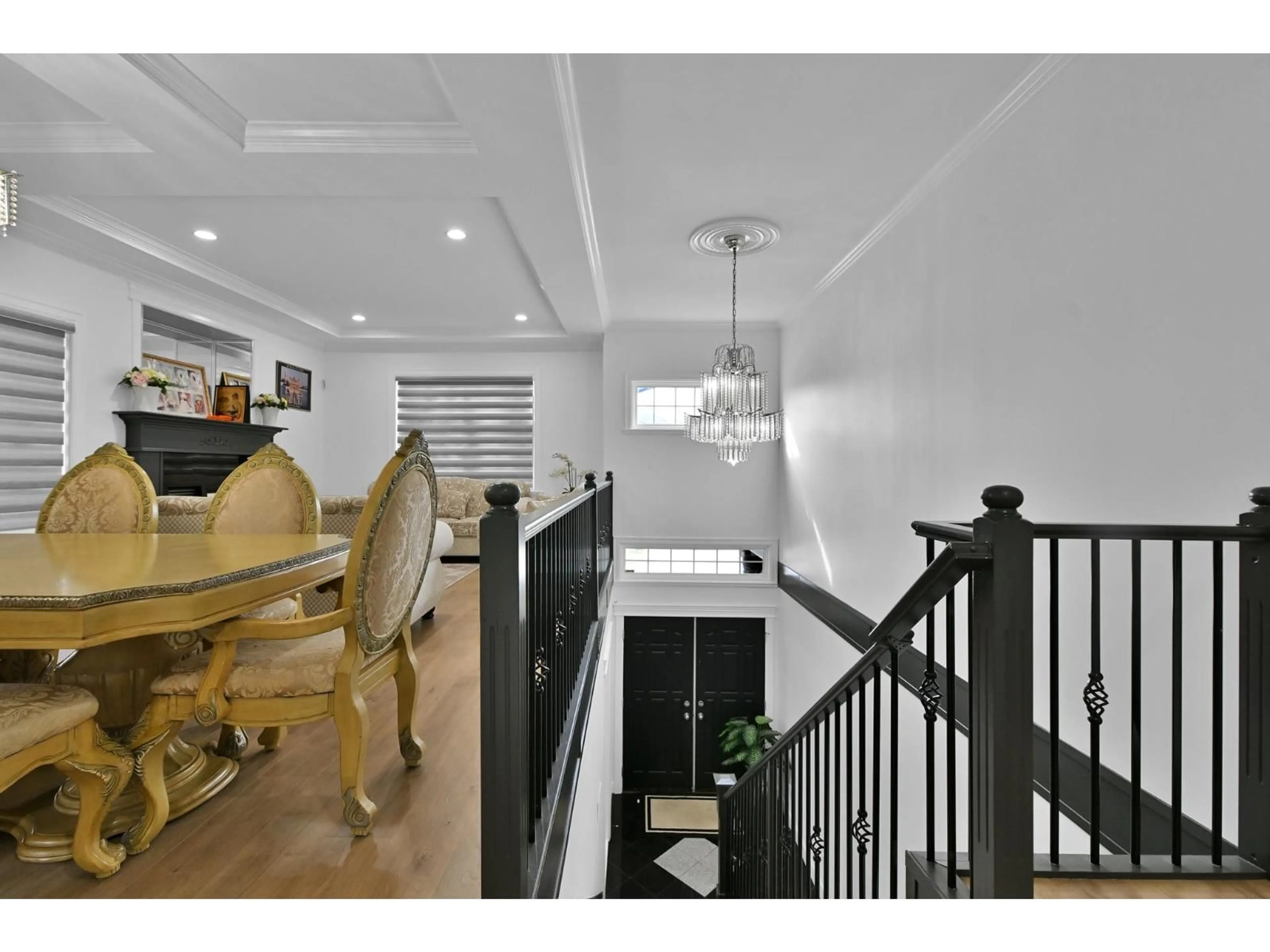 Indoor foyer for 3490 THURSTON PLACE, Abbotsford British Columbia V2T6Z3