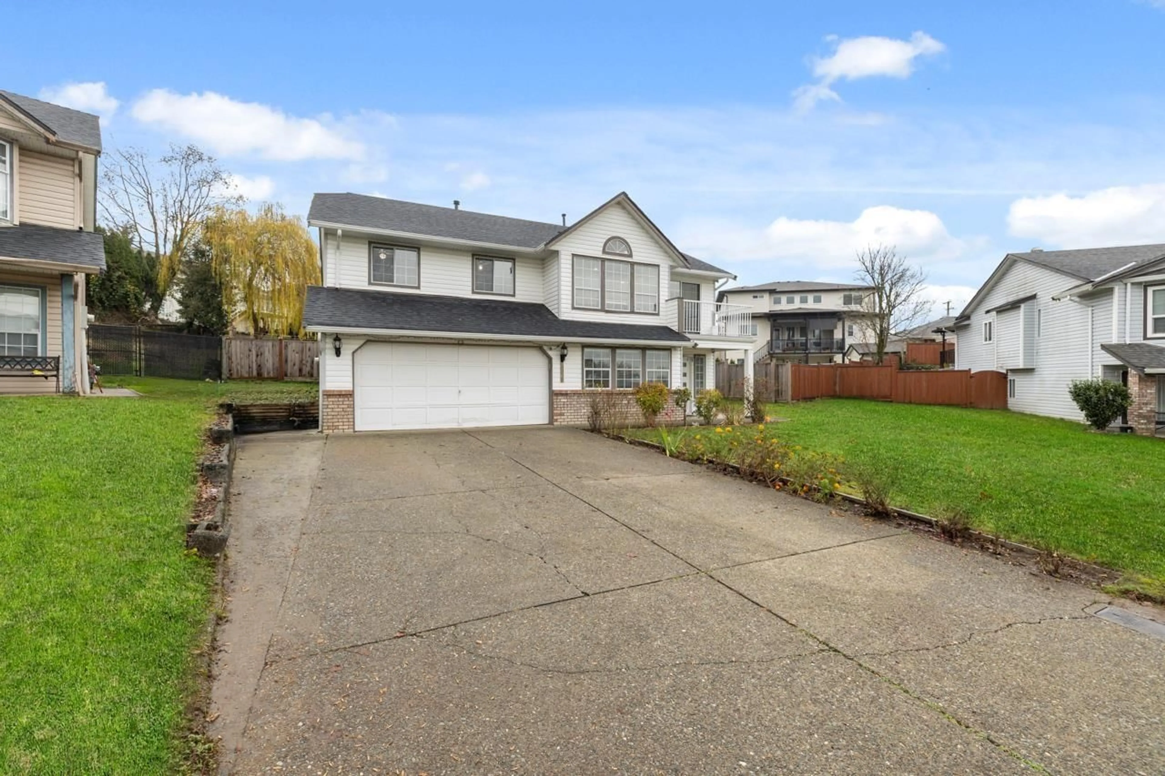 Home with vinyl exterior material, street for 31165 SIDONI AVENUE, Abbotsford British Columbia V2T5J8