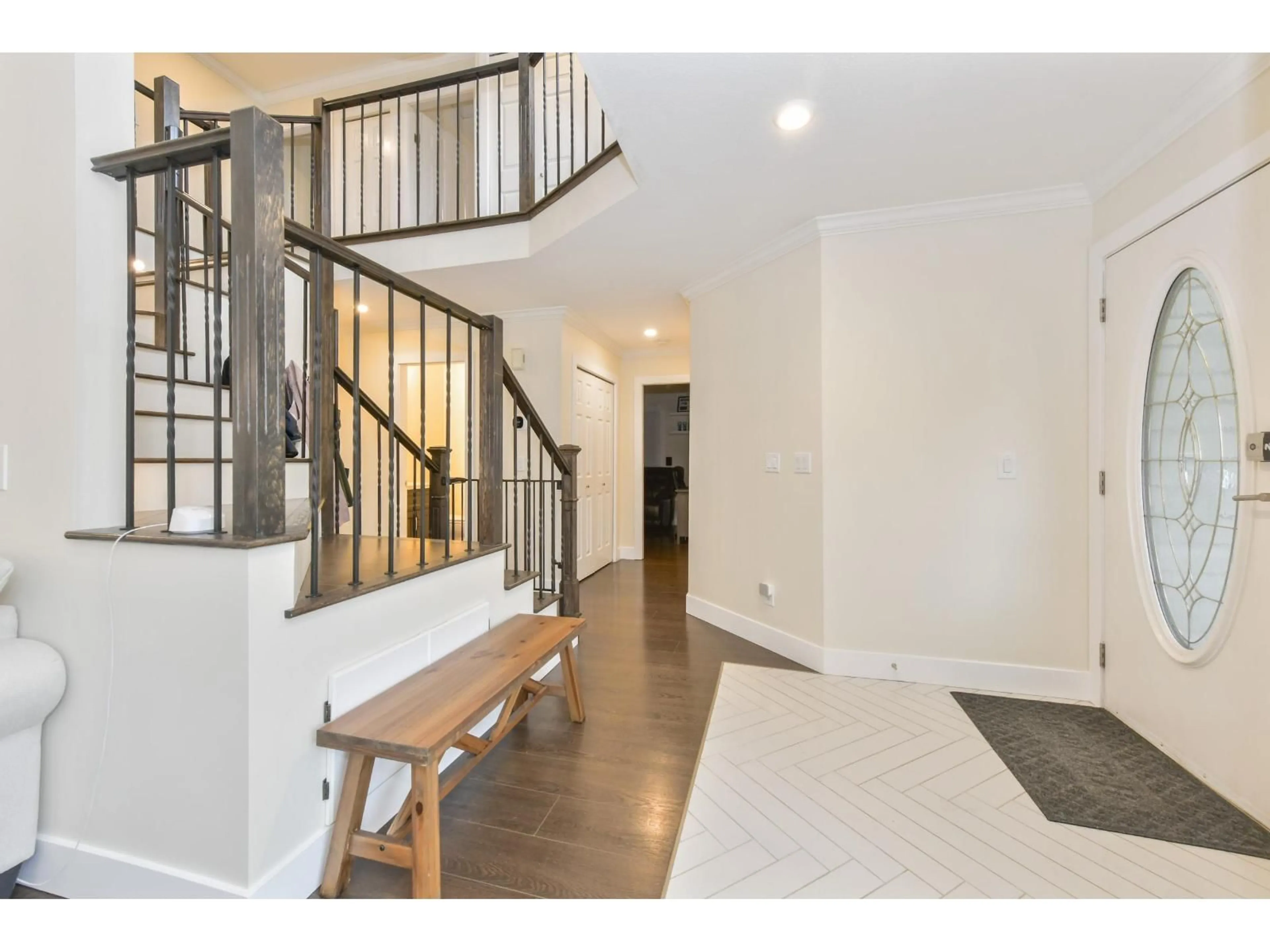 Indoor entryway for 21593 86 COURT, Langley British Columbia V1M2E3