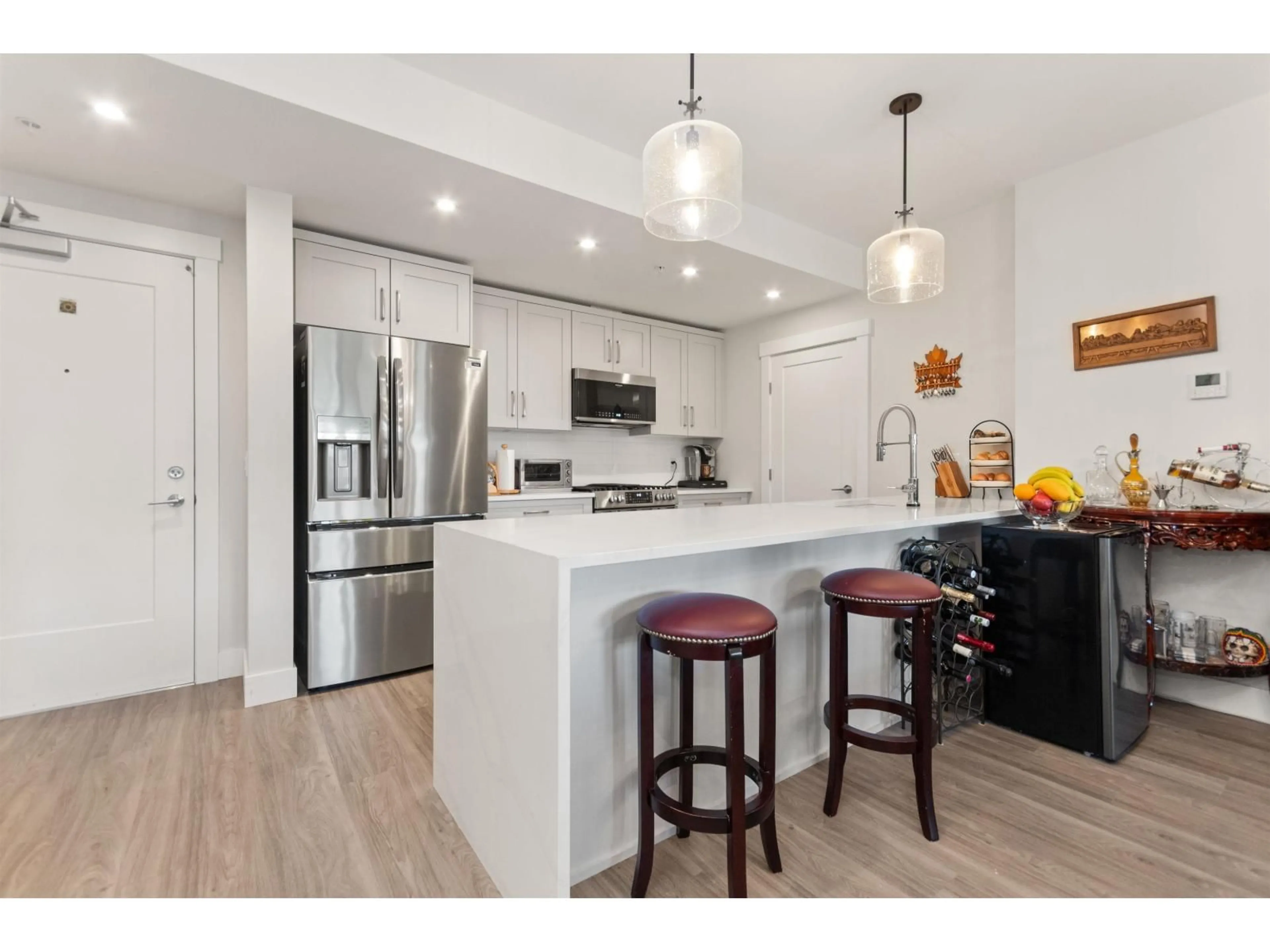 Open concept kitchen, wood/laminate floor for 208 - 45745 WATSON ROAD, Chilliwack British Columbia V2R6K3