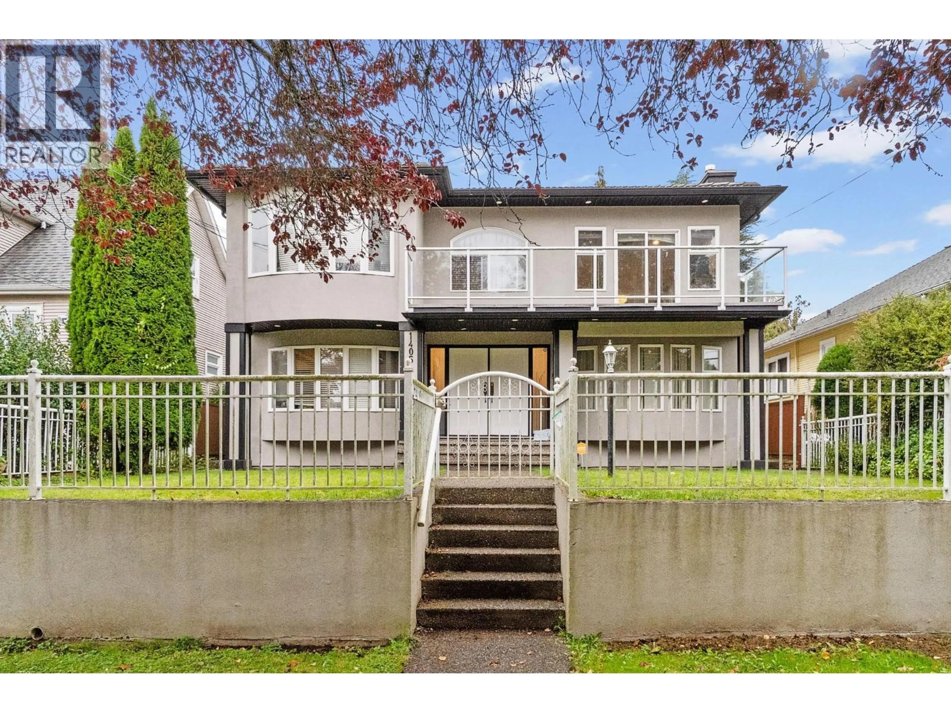 A pic from outside/outdoor area/front of a property/back of a property/a pic from drone, street for 1405 EDINBURGH STREET, New Westminster British Columbia V3M2W3