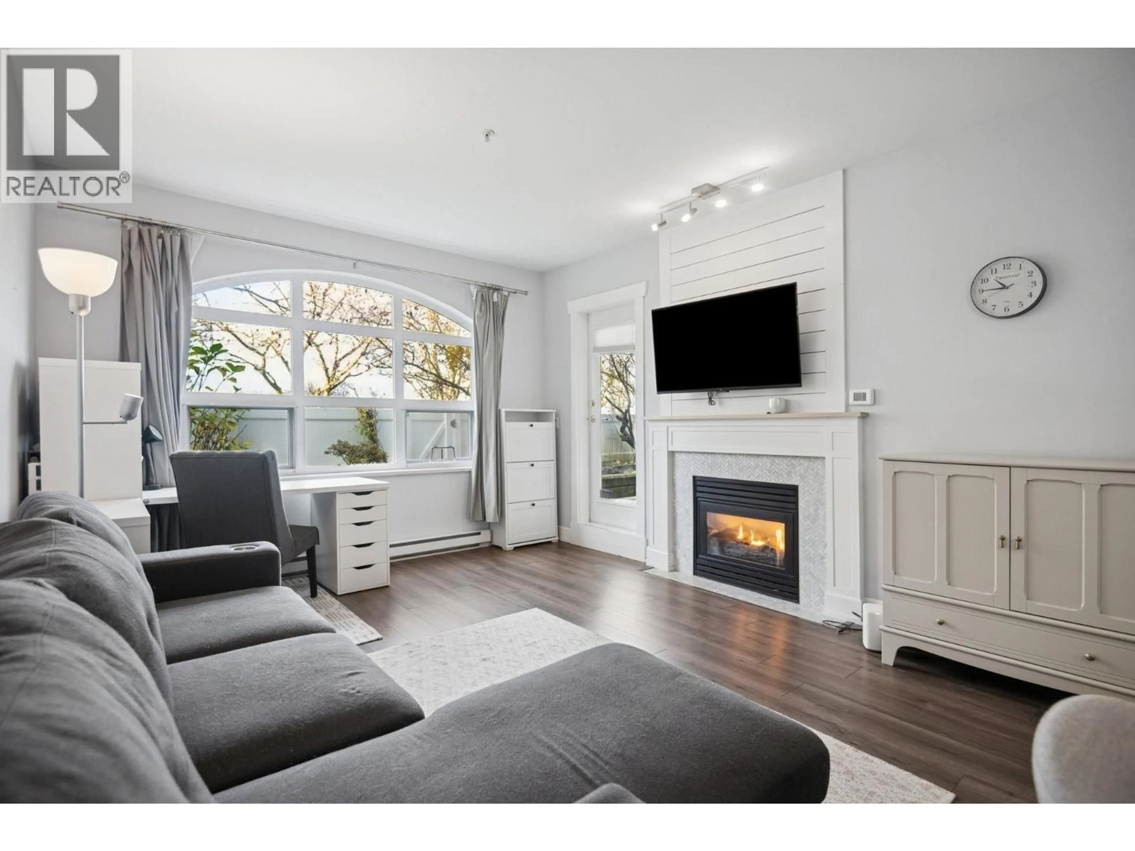 Living room with furniture, wood/laminate floor for 134 - 5888 DOVER CRESCENT, Richmond British Columbia V7C5R9