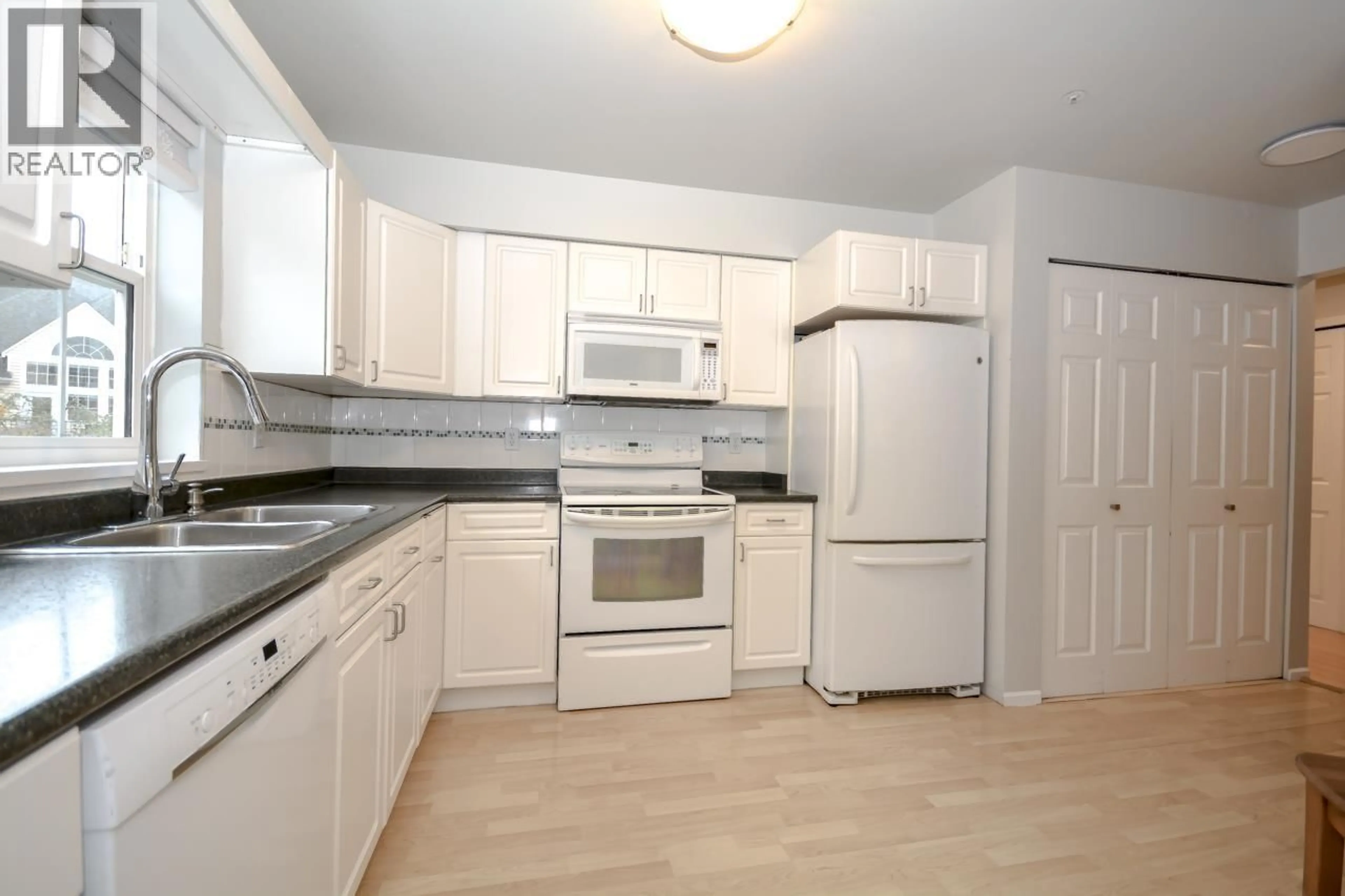 Standard kitchen, unknown for 206 - 5556 14 AVENUE, Delta British Columbia V4M4E7