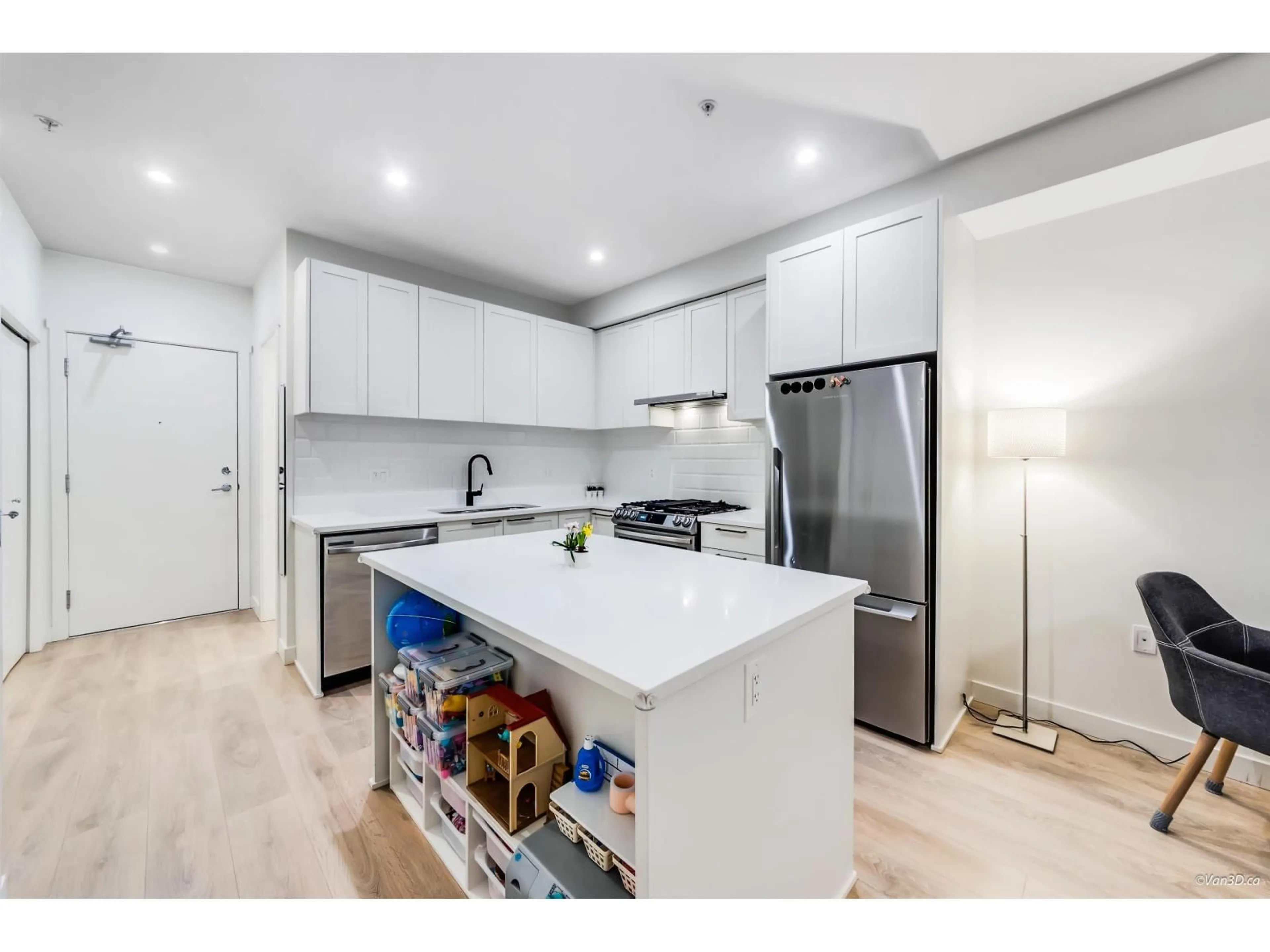 Open concept kitchen, unknown for 306 - 5415 BRYDON CRESCENT, Langley British Columbia V3A0N4