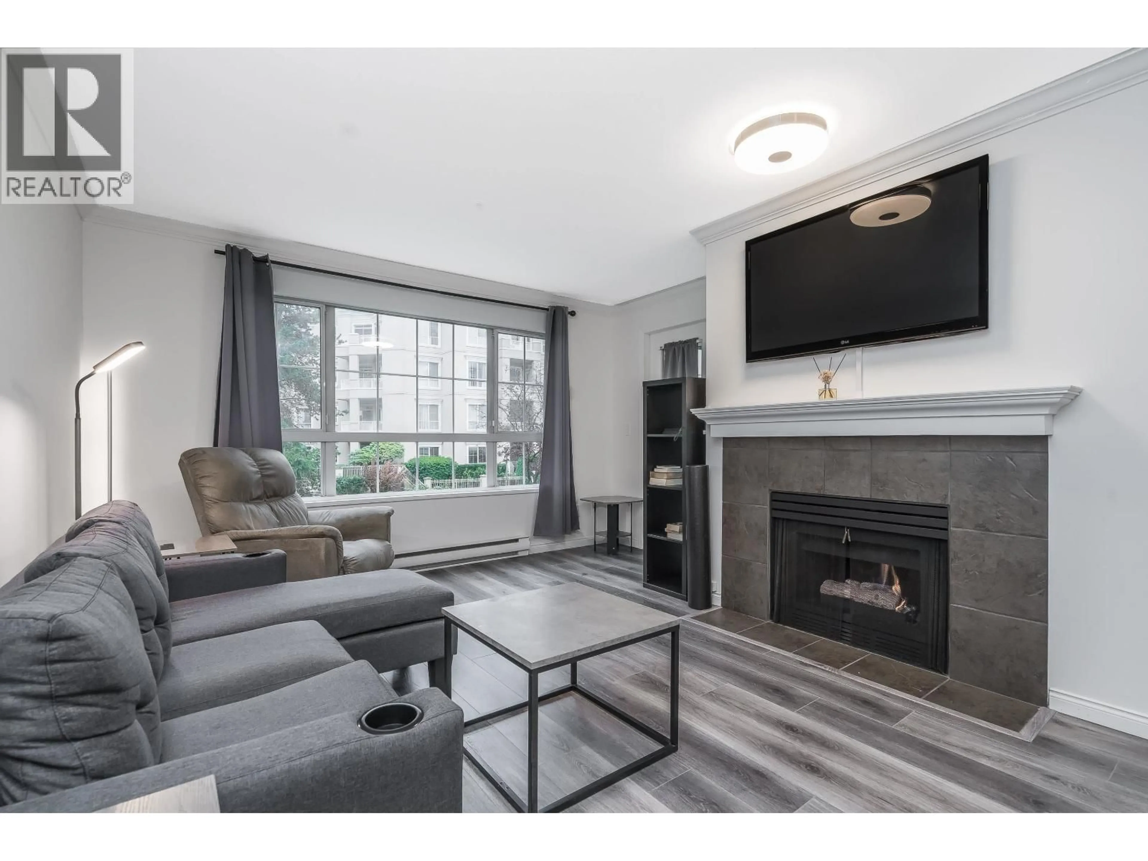 Living room with furniture, unknown for 206 - 2975 PRINCESS CRESCENT, Coquitlam British Columbia V3B7N3