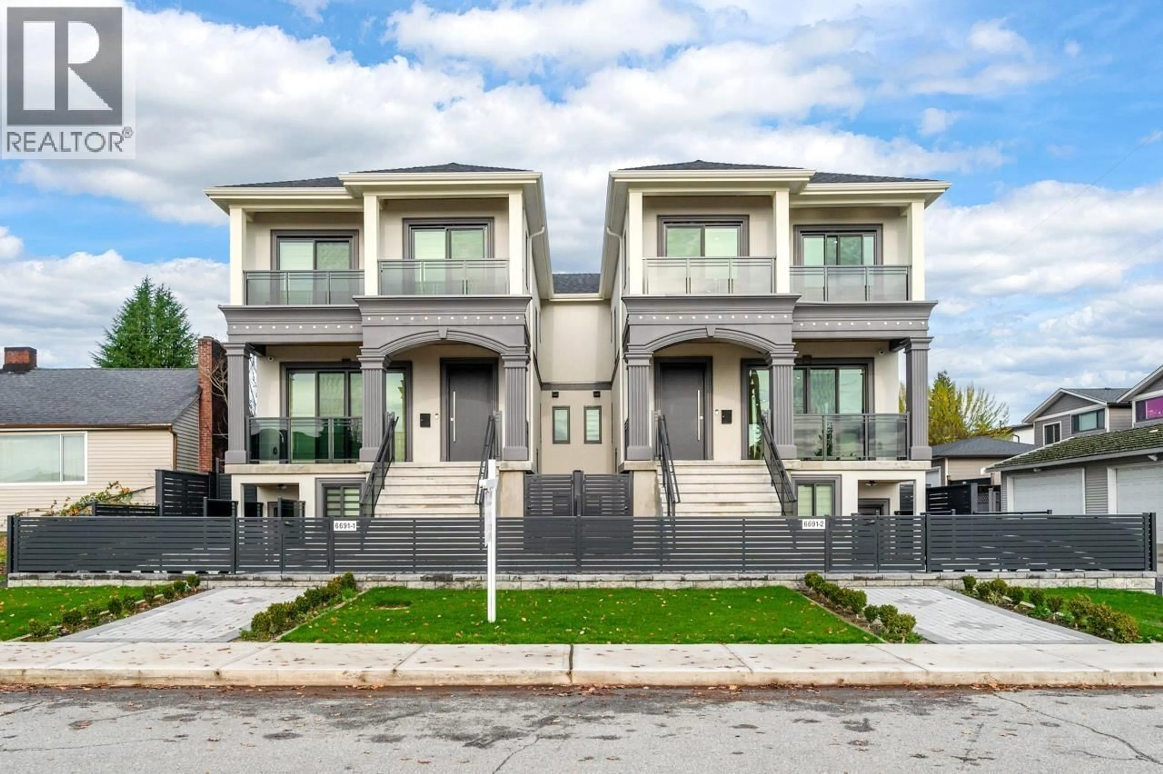 Unknown for 2 - 6691 WINCH STREET, Burnaby British Columbia V5B2L5