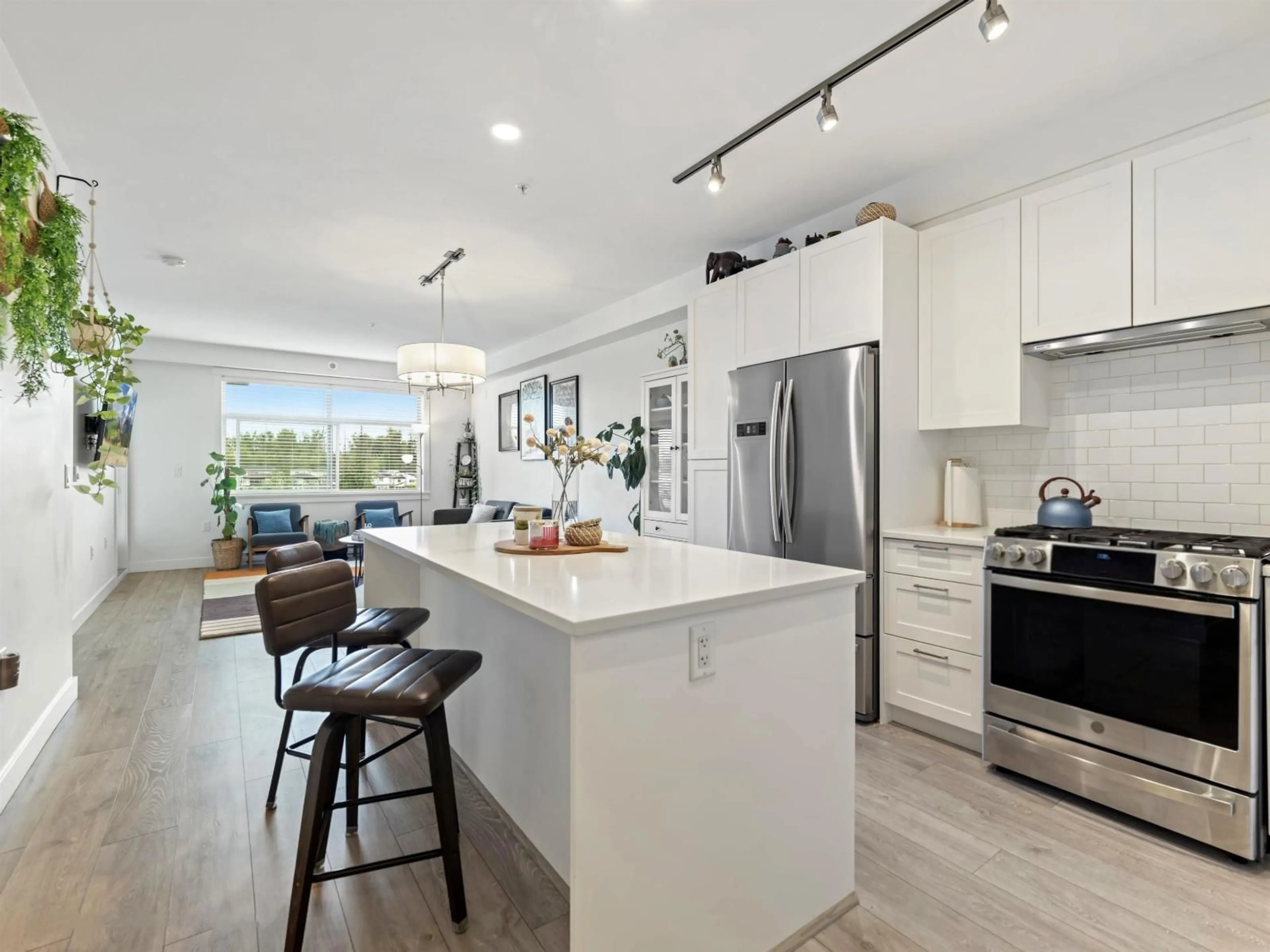 Open concept kitchen, unknown for 519 - 20673 78 AVENUE, Langley British Columbia V2Y3K1