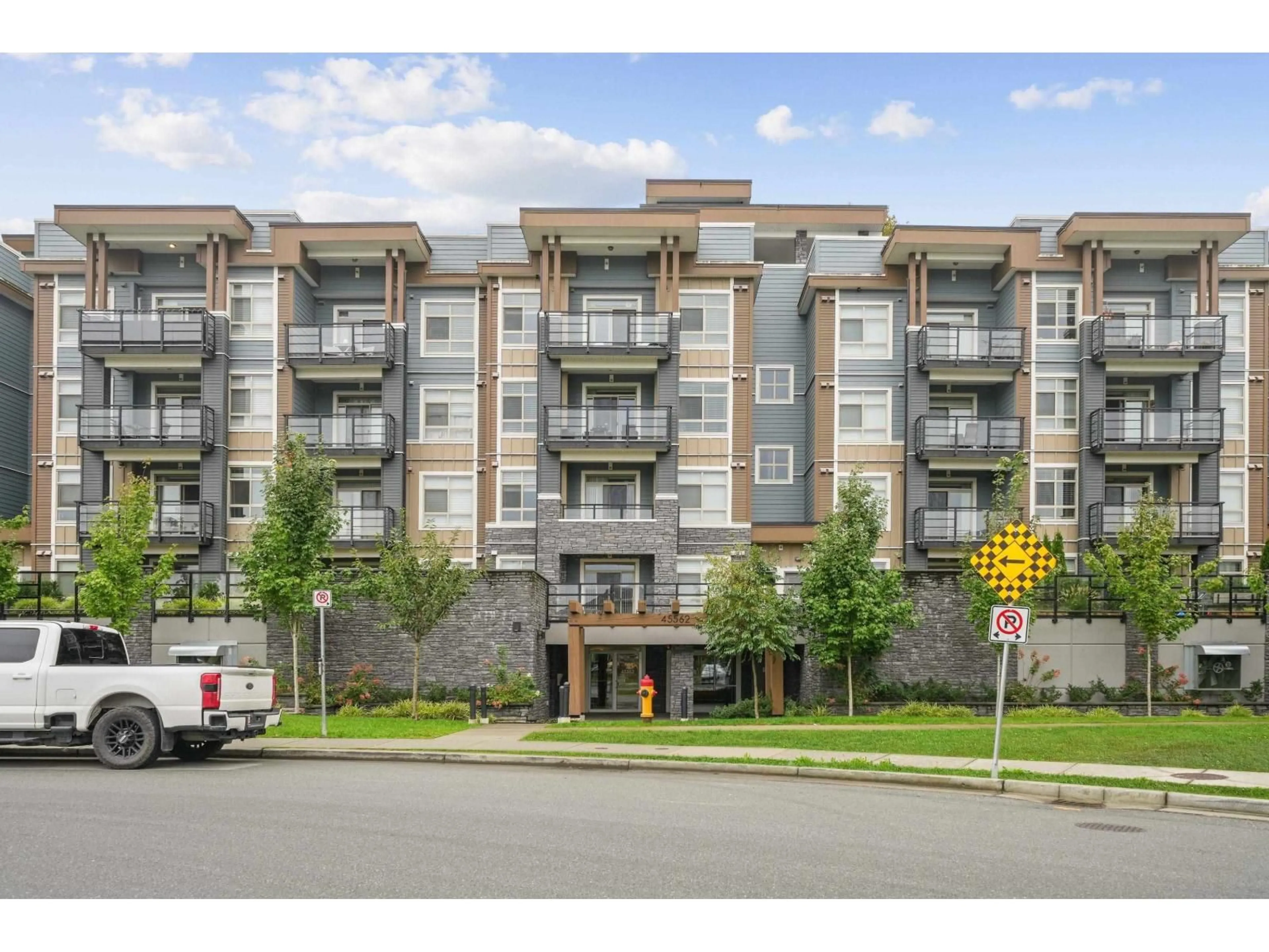 A pic from outside/outdoor area/front of a property/back of a property/a pic from drone, unknown for 206 - 45562 AIRPORT ROAD, Chilliwack British Columbia V2P0J8