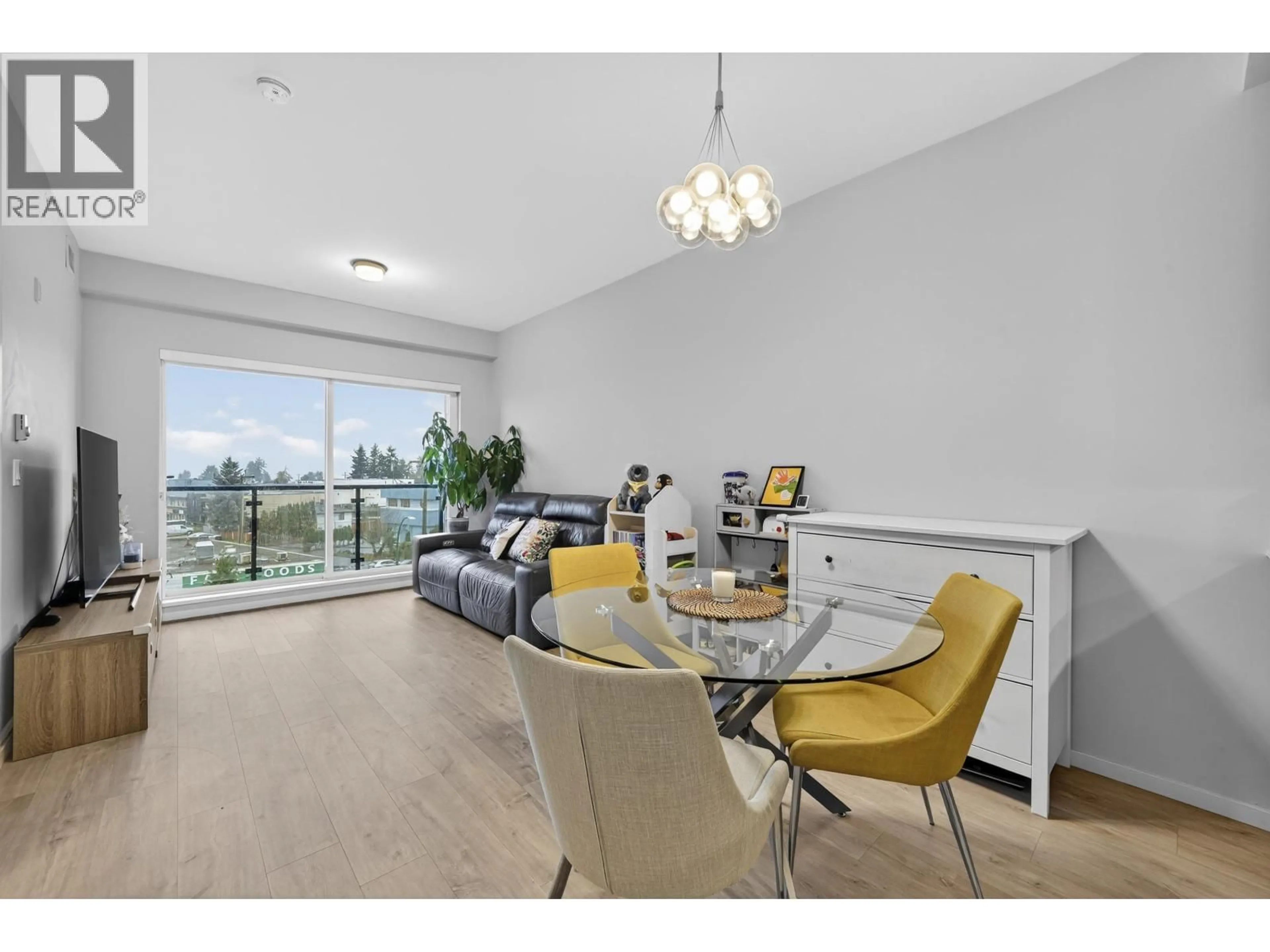 Dining room, wood/laminate floor for PH6 - 6283 KINGSWAY, Burnaby British Columbia V5J0H3