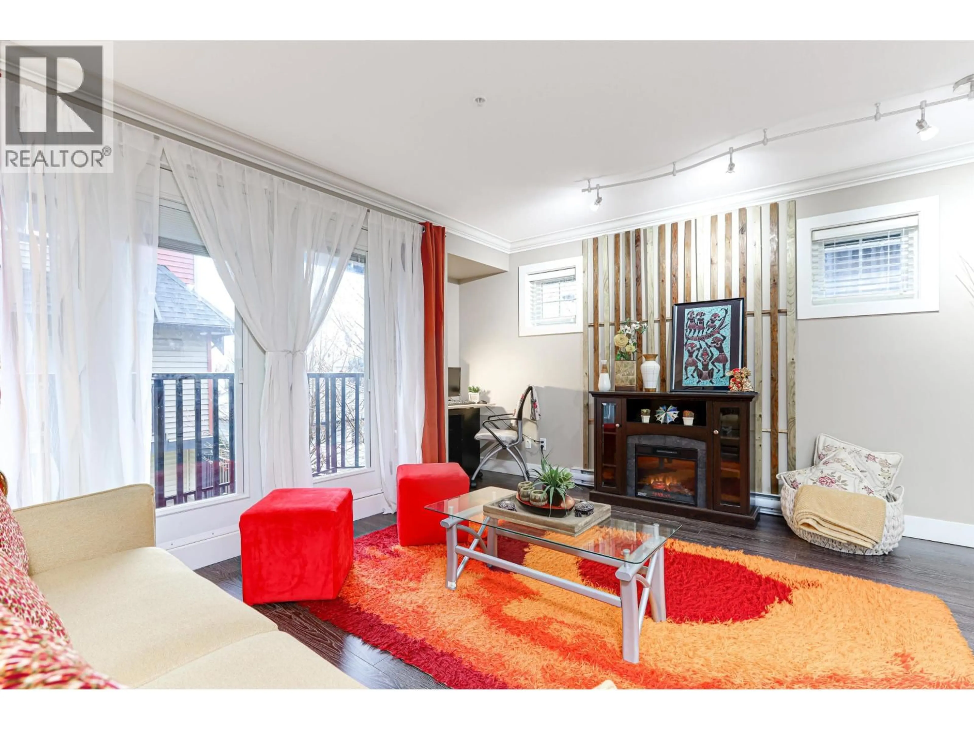 Living room with furniture, unknown for 5 - 305 JARDINE STREET, New Westminster British Columbia V3M5M6