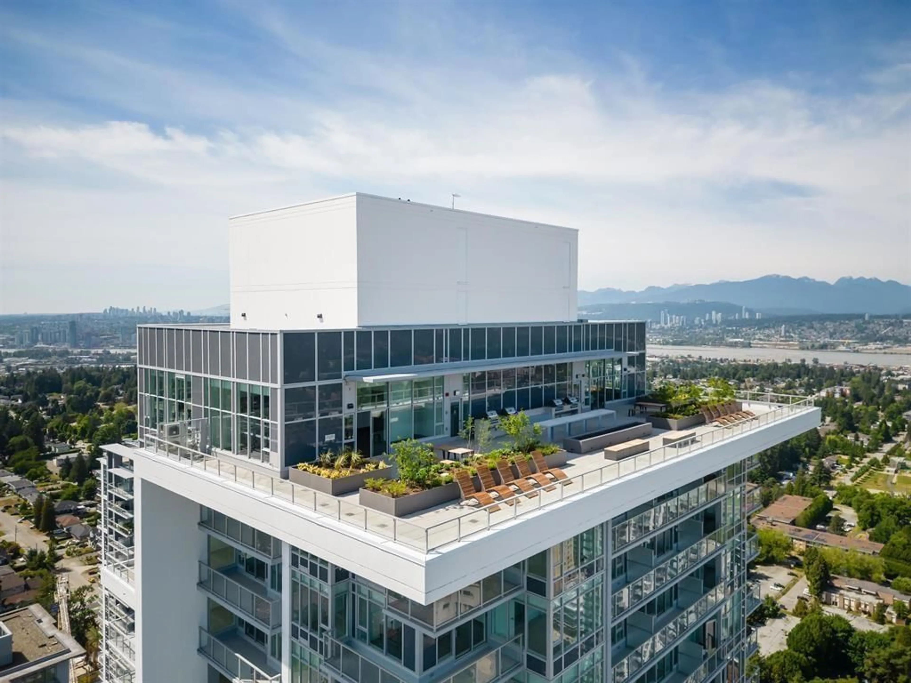 Indoor foyer for 1314 - 13350 CENTRAL AVENUE, Surrey British Columbia V3T0S1