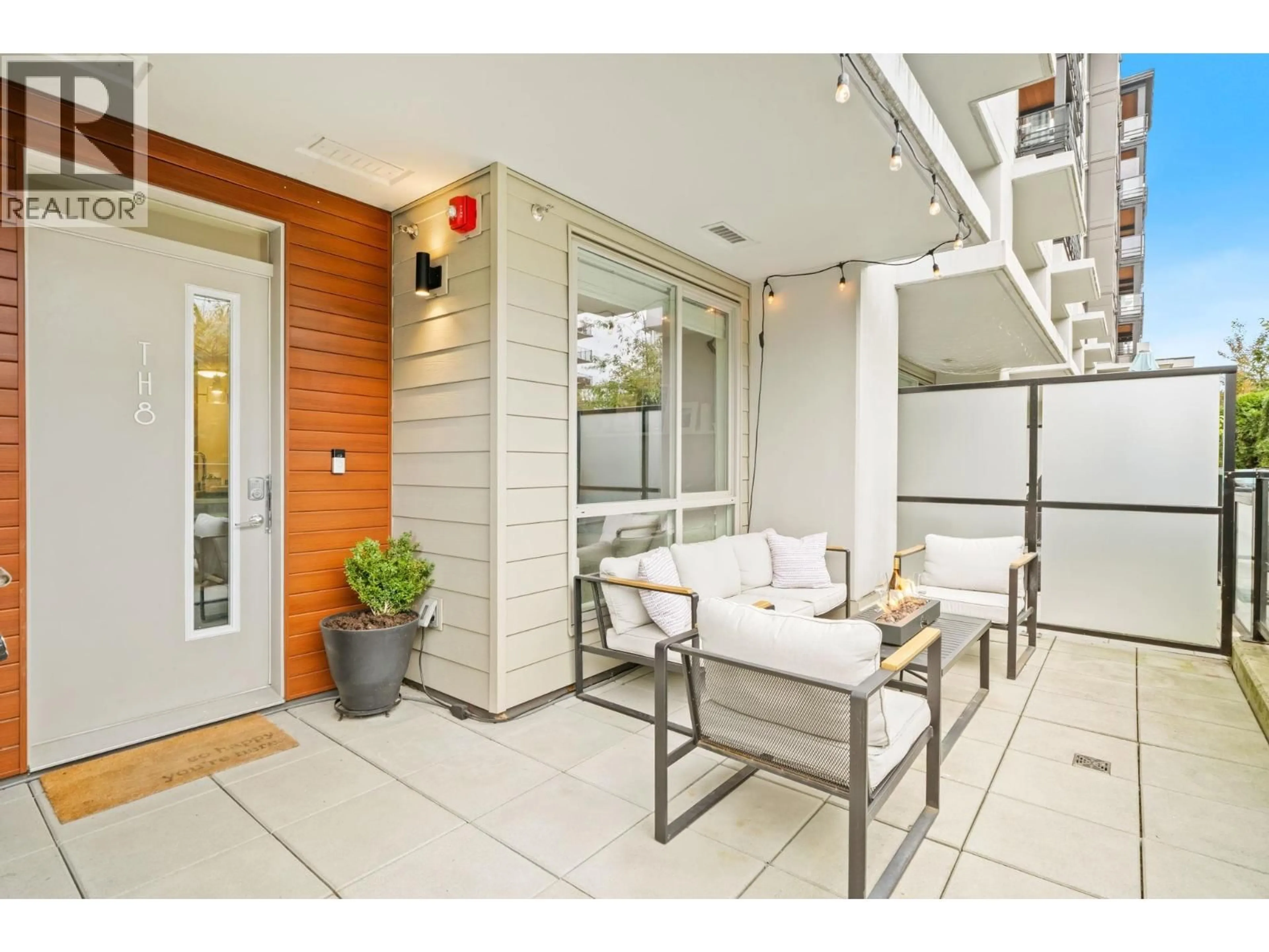 Patio, street for TH8 - 108 8TH STREET, North Vancouver British Columbia V7L0H1