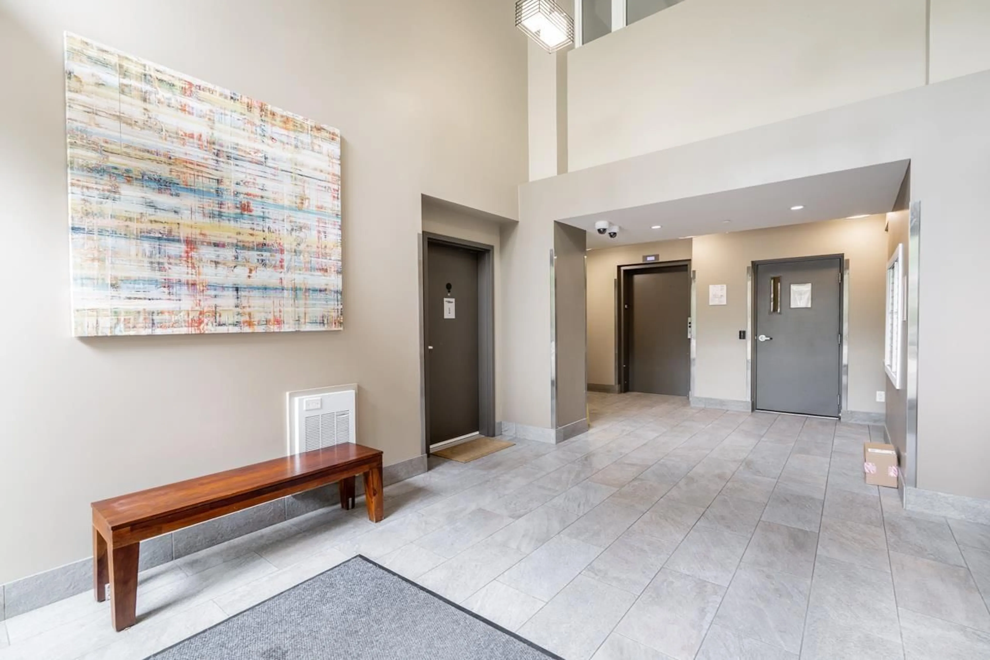 Indoor foyer for 214 - 14358 60 AVENUE, Surrey British Columbia V3X0G3