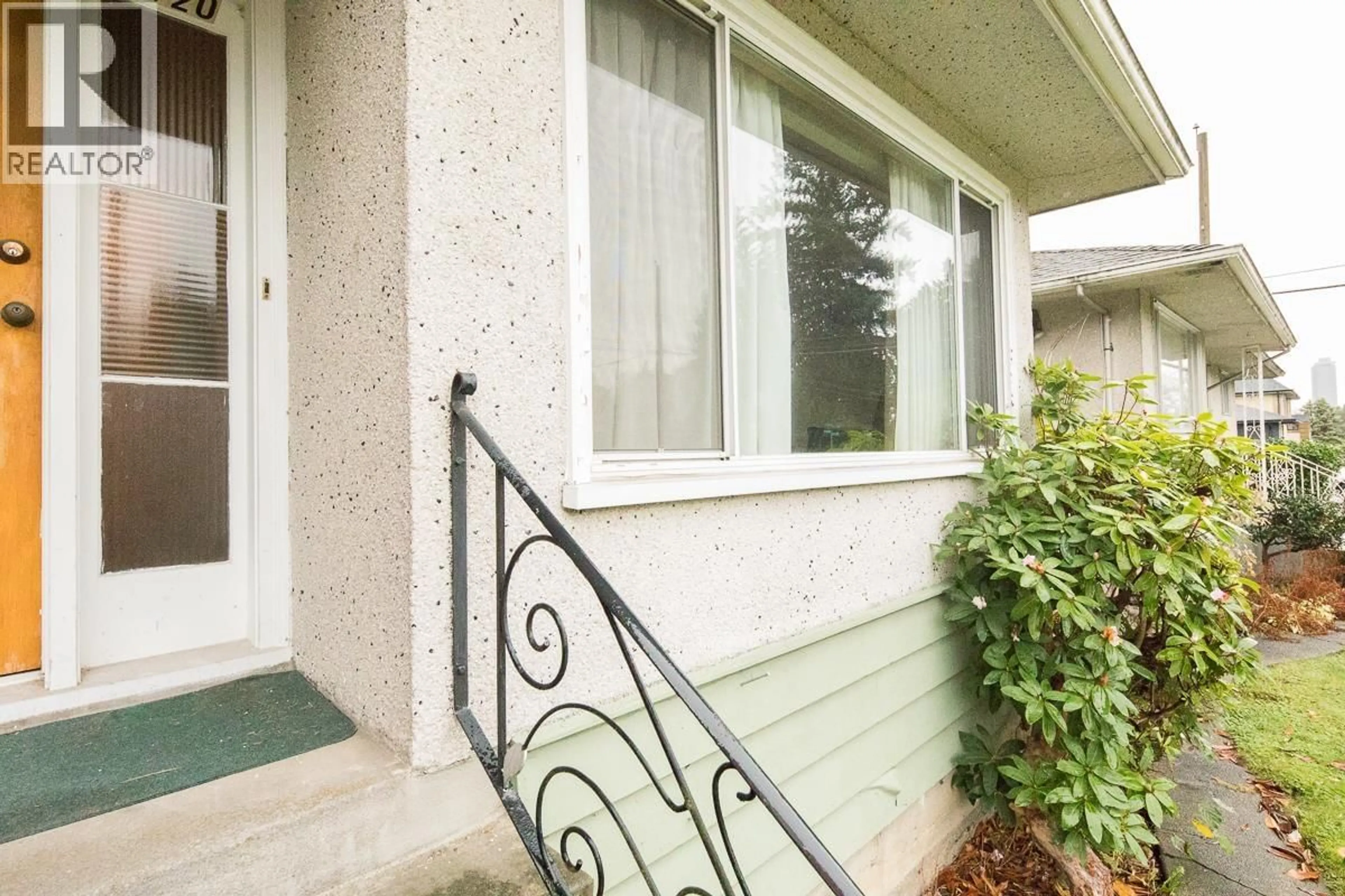 Patio, street for 6120 HALIFAX STREET, Burnaby British Columbia V5B2P6