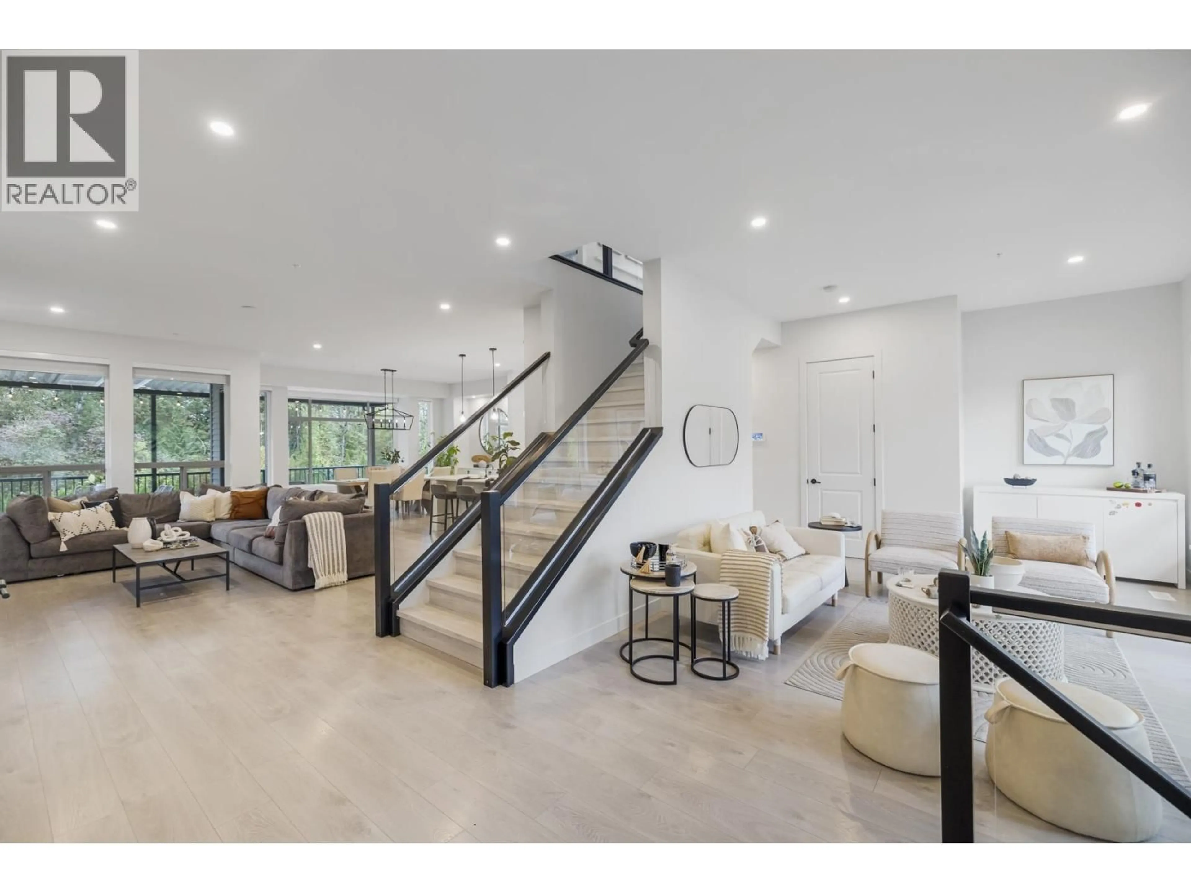 Indoor foyer for 11371 MCDOUGAL STREET, Maple Ridge British Columbia V2X4K6